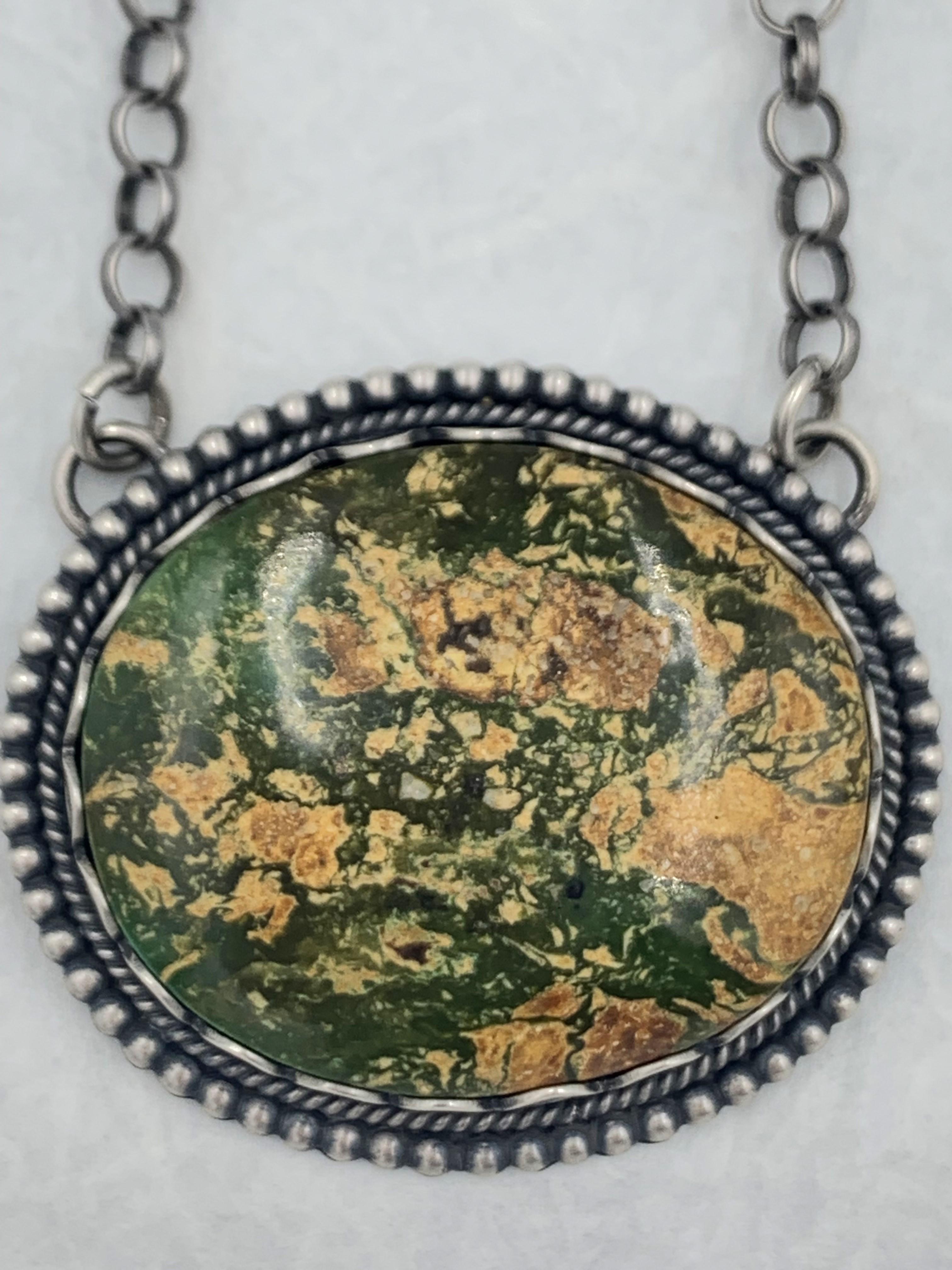 Türkis-Halskette mit Stein-Bergstein-Anhänger aus Sterlingsilber  (Indigene Kunst (Nord-/Südamerika)) im Angebot