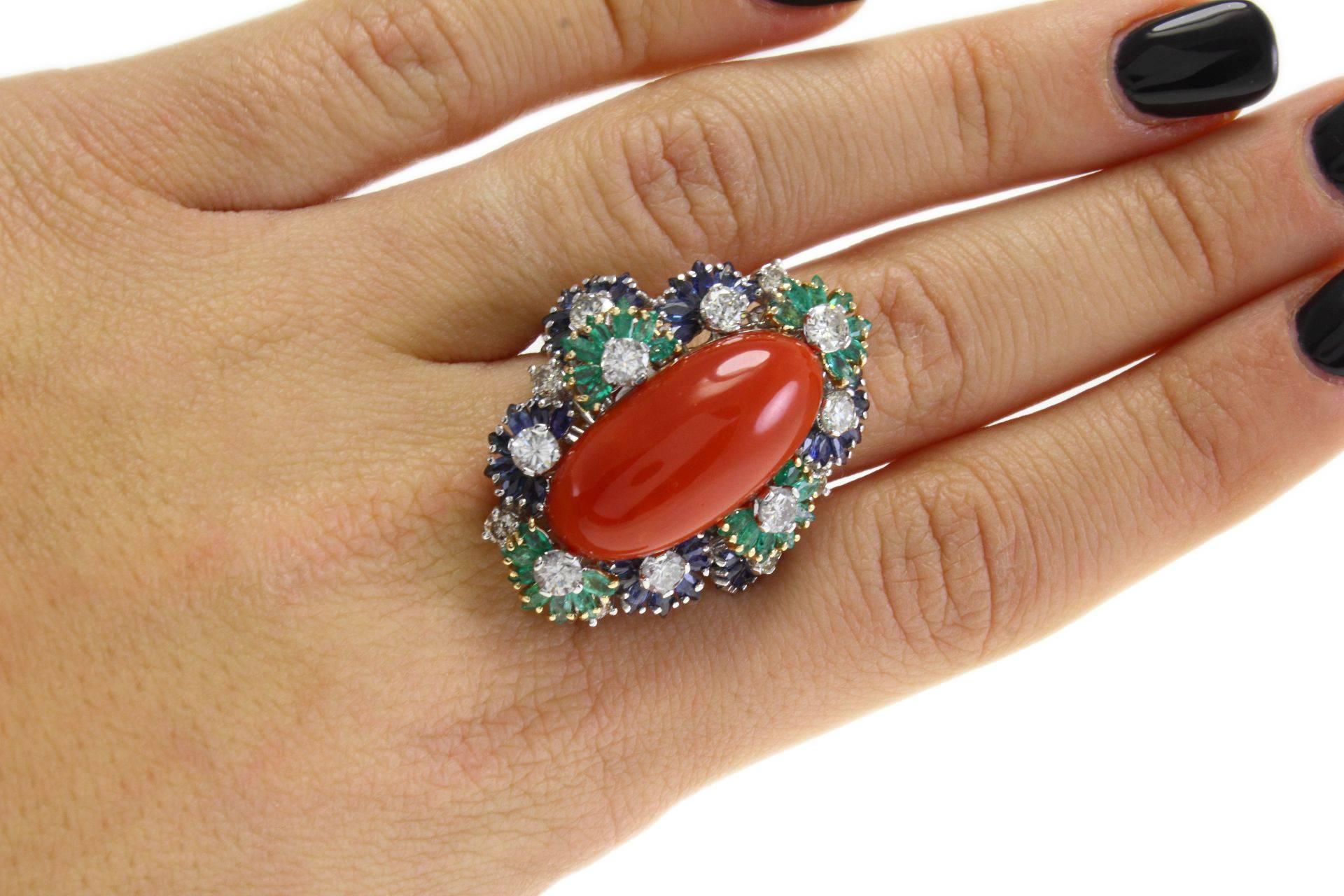 Italian big Coral Multistone and 2, 41 carat Diamond Gold Ring In Good Condition In Marcianise, Marcianise (CE)