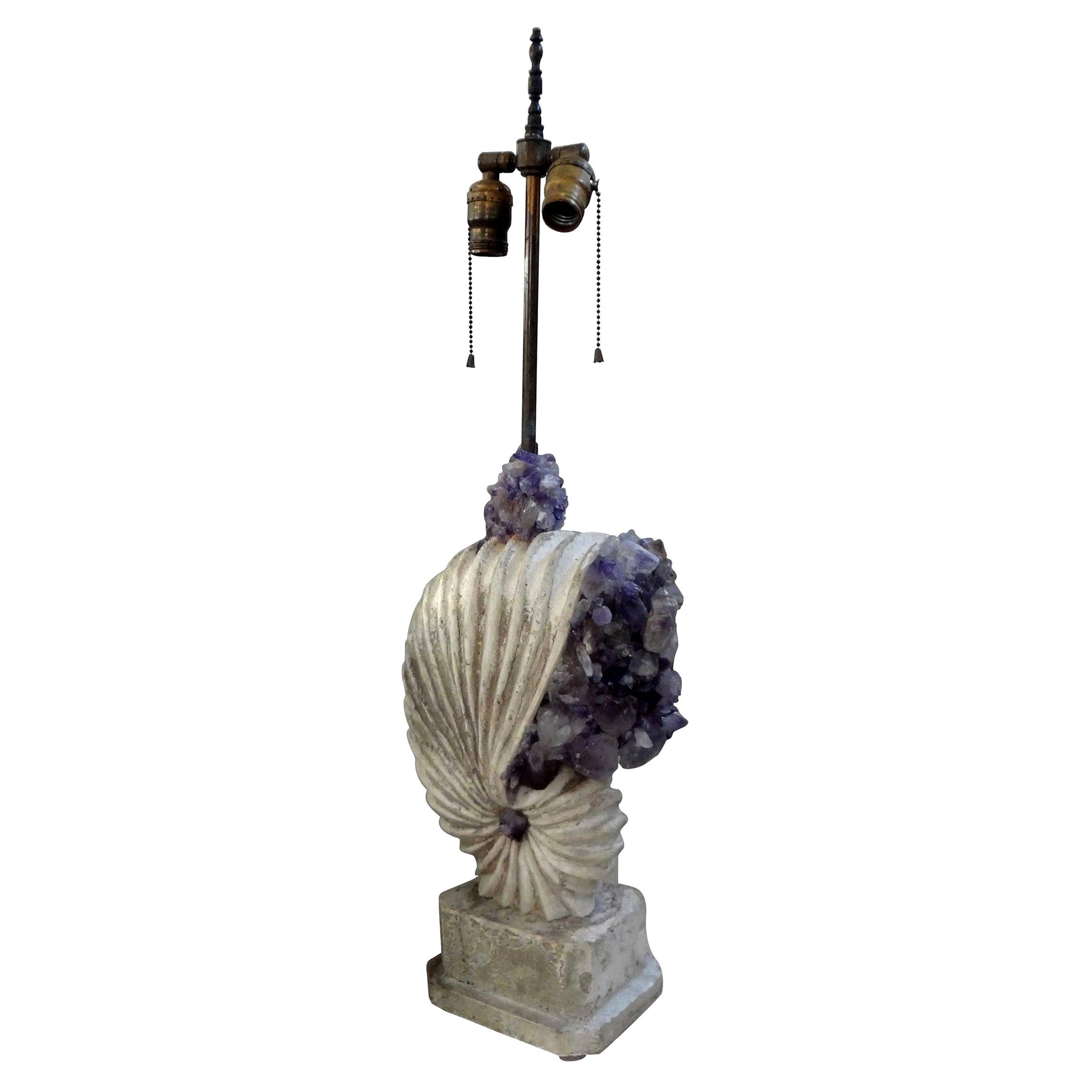 Nautilus-Muschellampe aus Stein mit Amethyst-Bergkristallen besetzt im Angebot