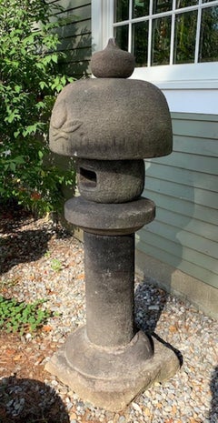 Stone Oaska Temple Momo Douro, Peach Lantern