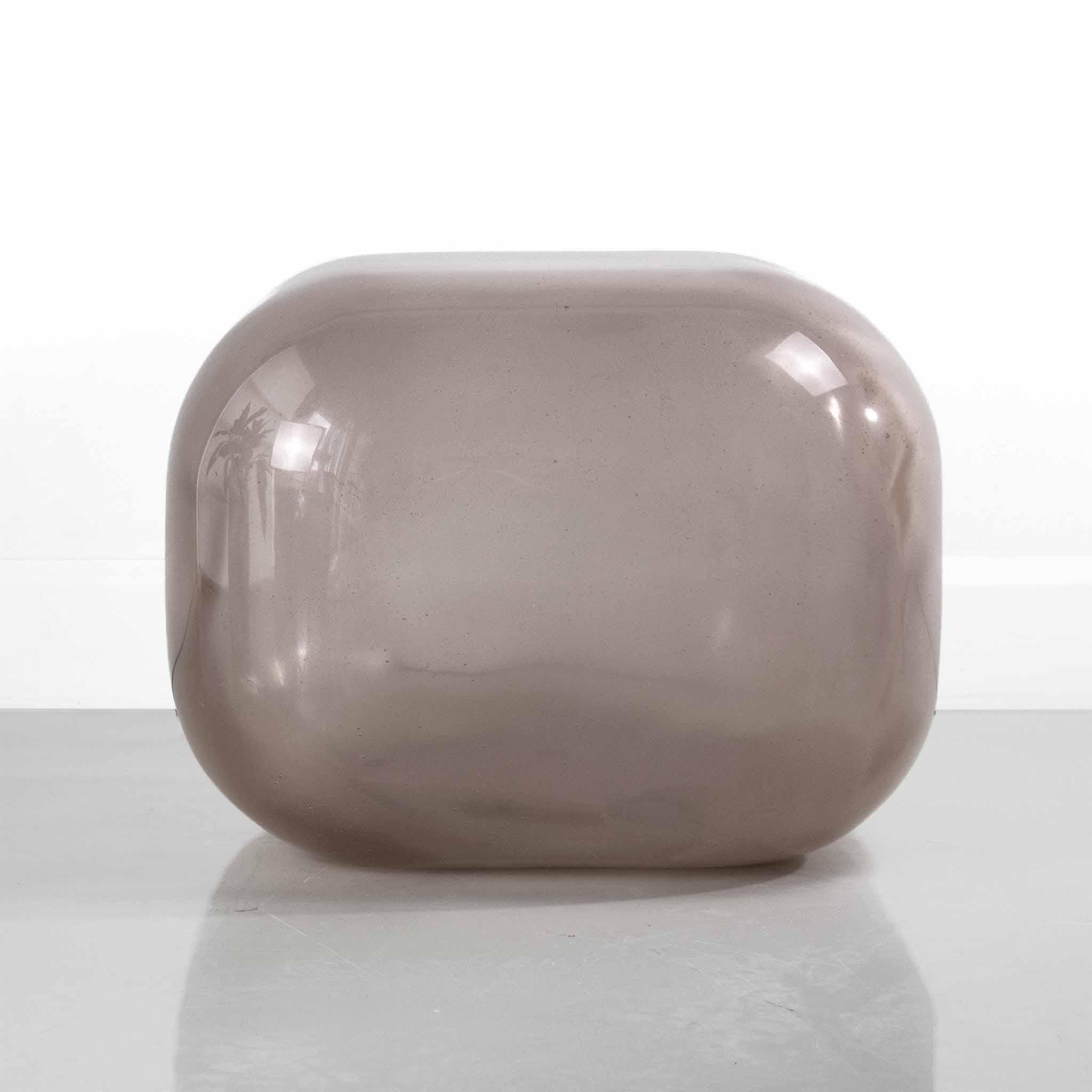 Mesa auxiliar de resina Stone Oort de Creadores de Objetos
Materiales: Resina, pigmento
Dimensiones: An 51 x Pr 51 x Al 40 cm
También disponibles: Turmalina, Burdeos, Especia, Ocre, Bosque, Océano, Crepúsculo, Roca, Lila, Cerise, Especia Coral,