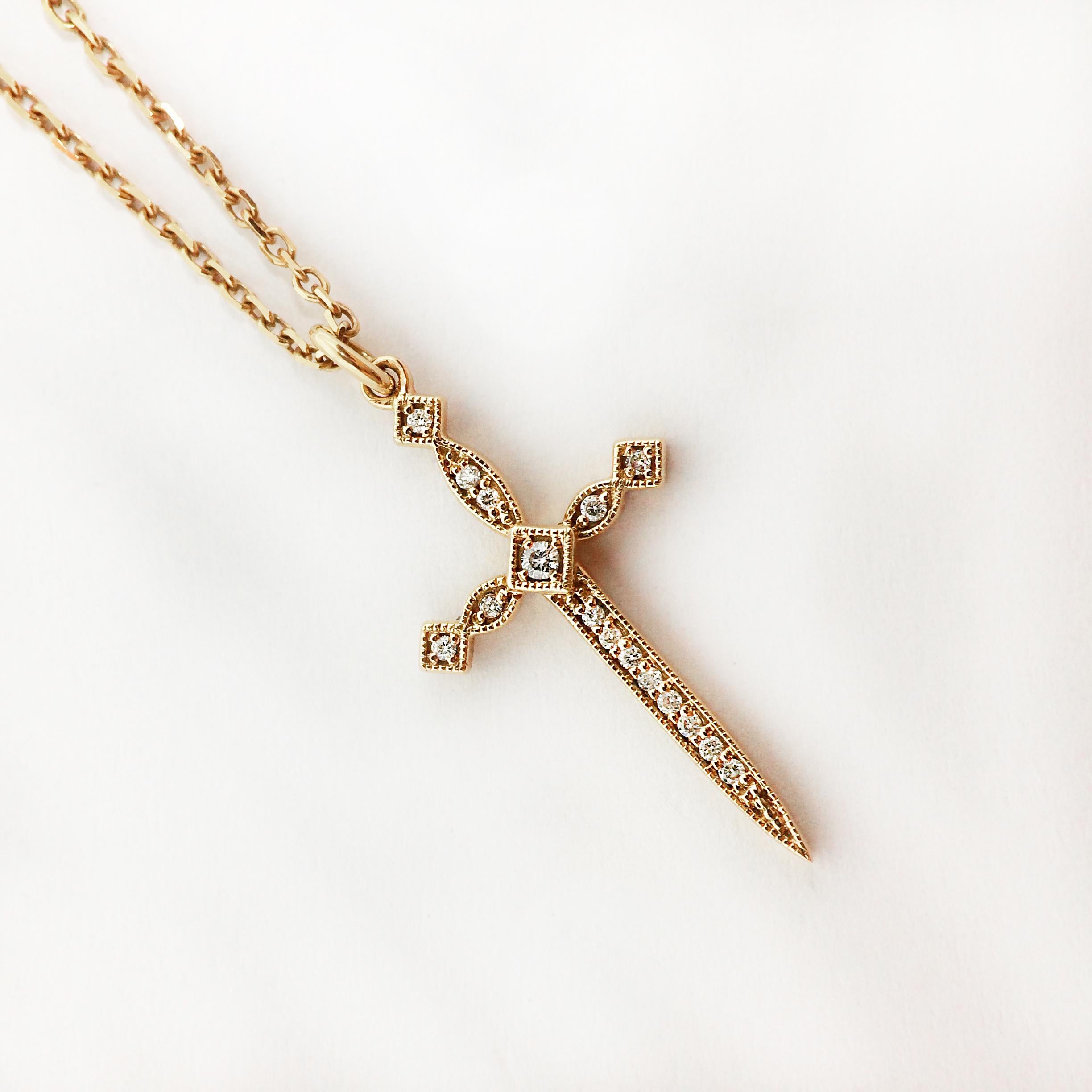 By Stone Paris

Pendant necklace
18-kt pink gold 2.53g
16 GVS white diamonds 0.05 ct
Size of the pattern : 1.1 x 2.06 cm
Adjustable length from 40 to 42 cm

This piece is unavailable, it has to be especially handmade with an 8 to 10 weeks lead time.