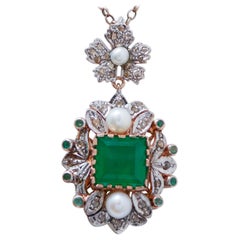 Pietra, perle, smeraldi, diamanti, ciondolo in oro rosa e argento.