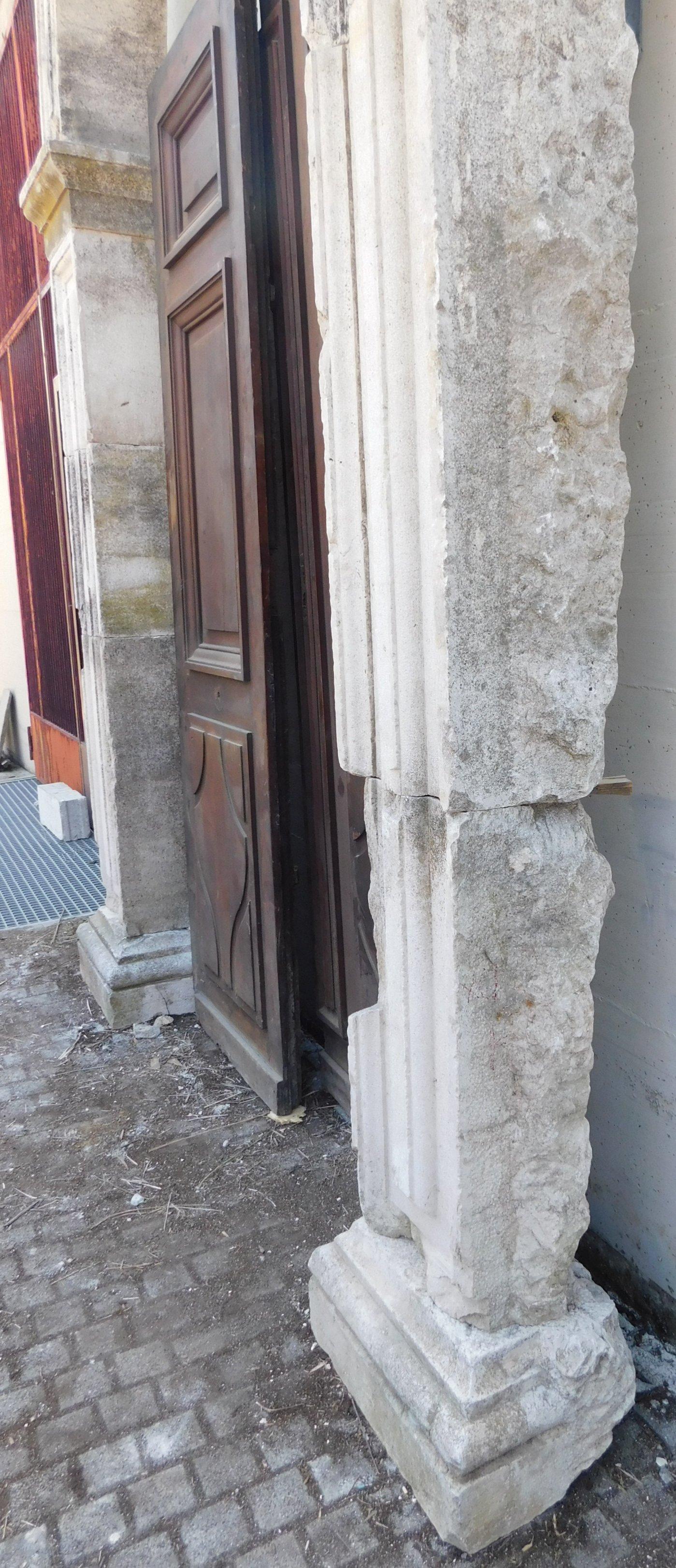 Steinportal, Rahmen für Eingangstür aus Stein, geschnitzt aus dem 17. Jahrhundert, Italien im Angebot 3