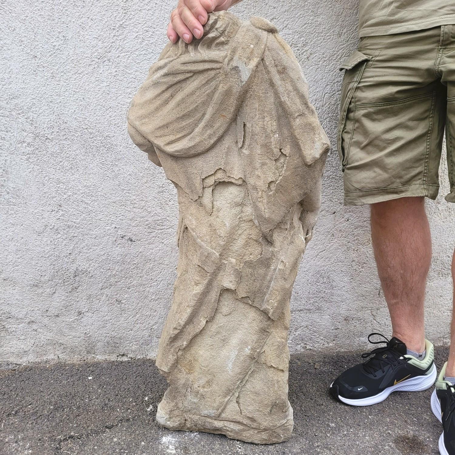Stone Sculpture, 17th Century For Sale 5