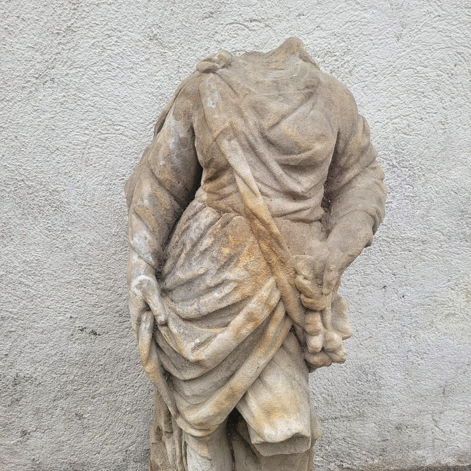 Stone Sculpture, 17th Century For Sale 2
