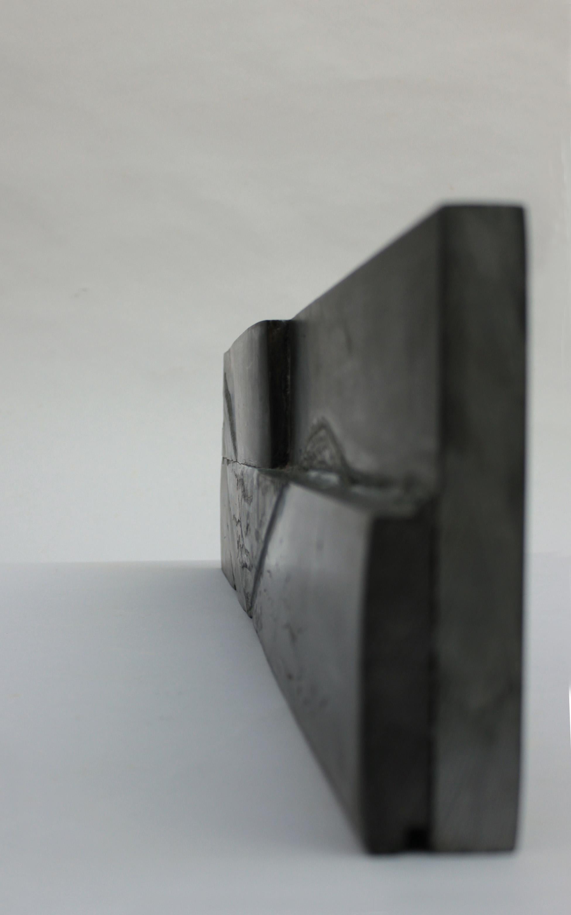 Sculpture en pierre de Gabriela Beju en vente 4