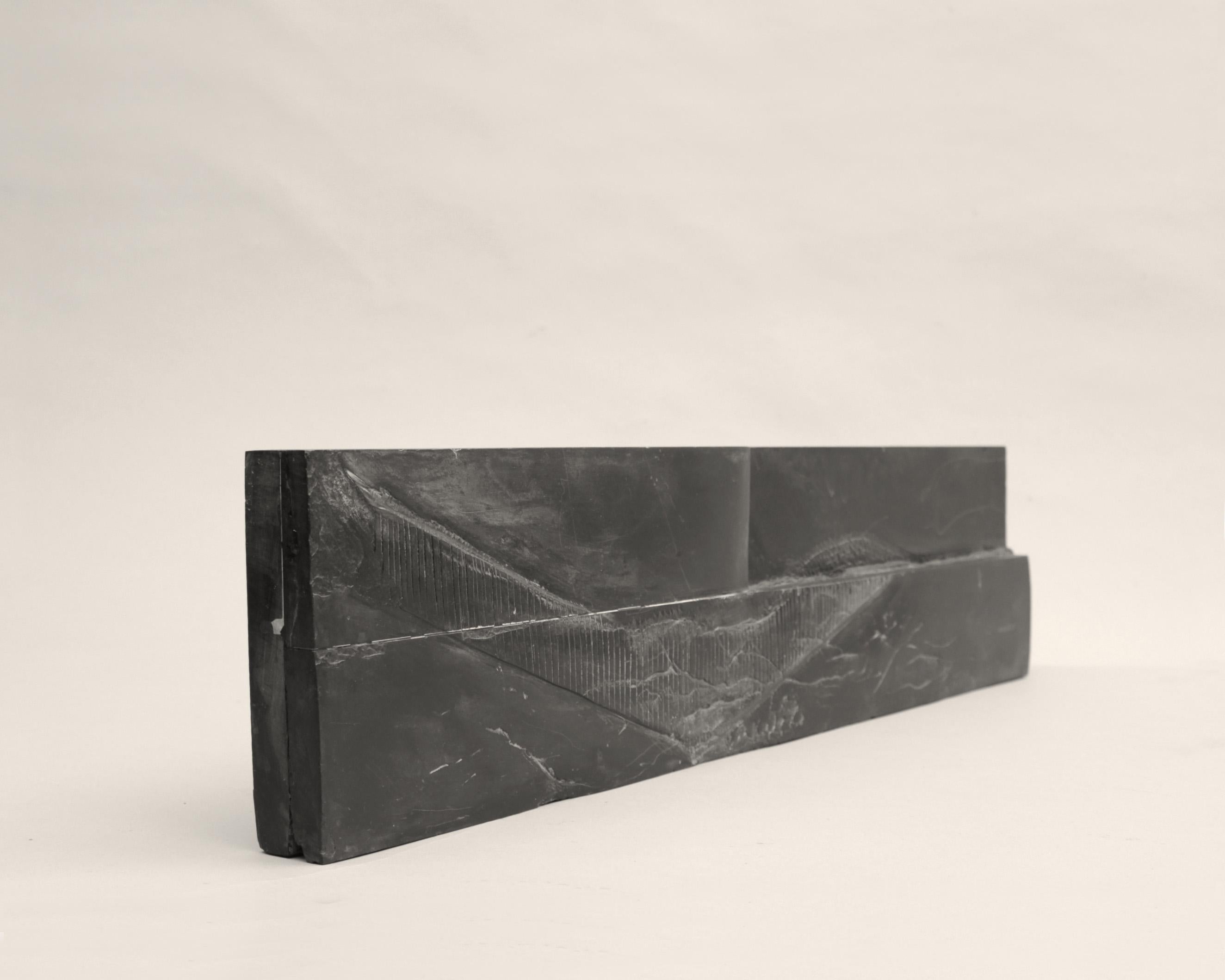 Fin du 20e siècle Sculpture en pierre de Gabriela Beju en vente