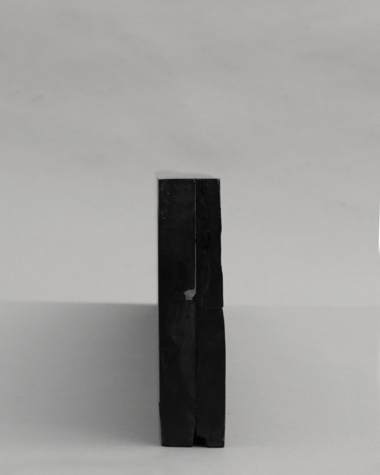 Sculpture en pierre de Gabriela Beju en vente 1