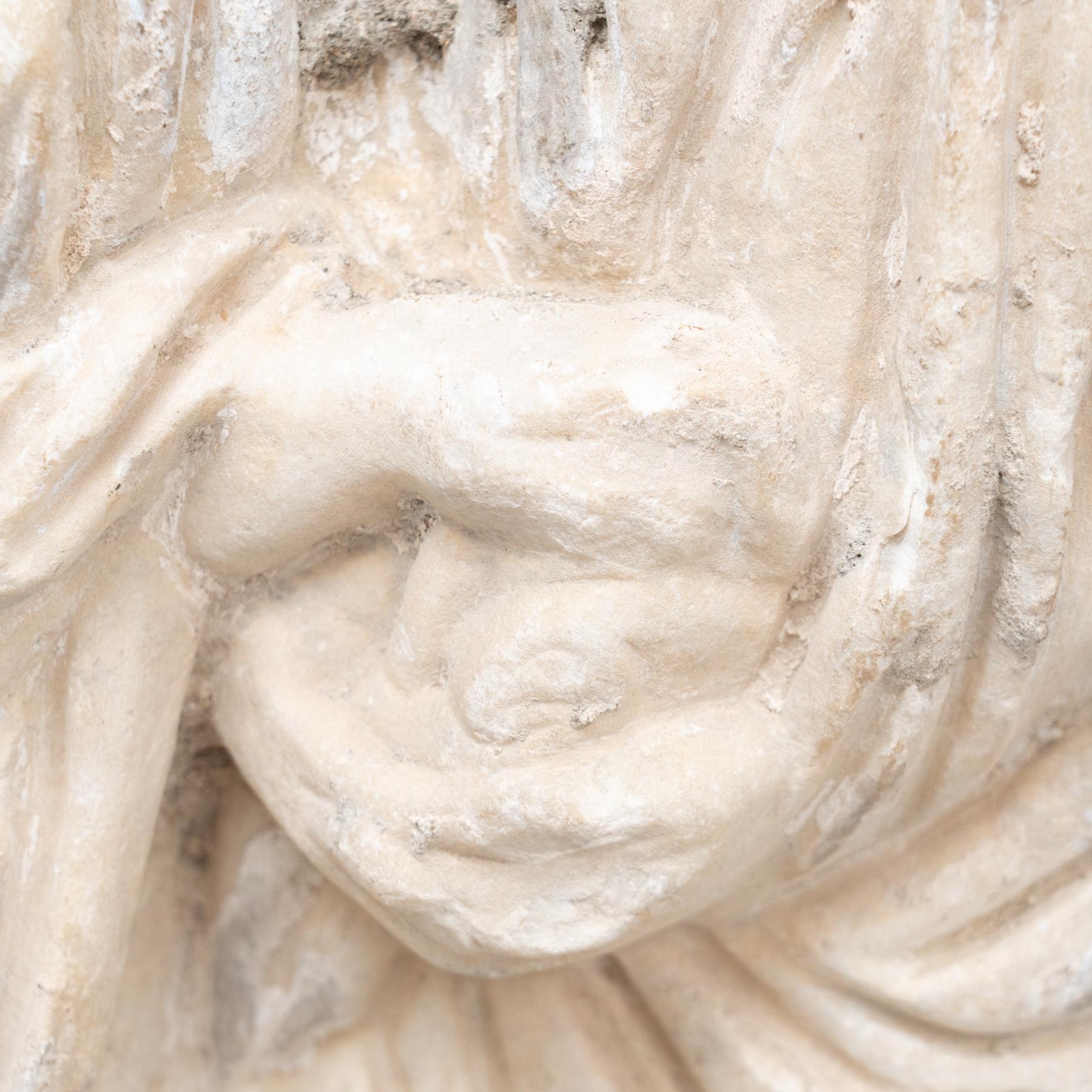 Escultura de piedra, hacia 1930 en venta 5