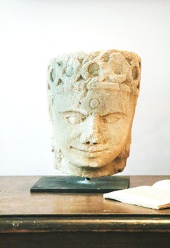 Stone sculpture of an Indian woman from late 19th century