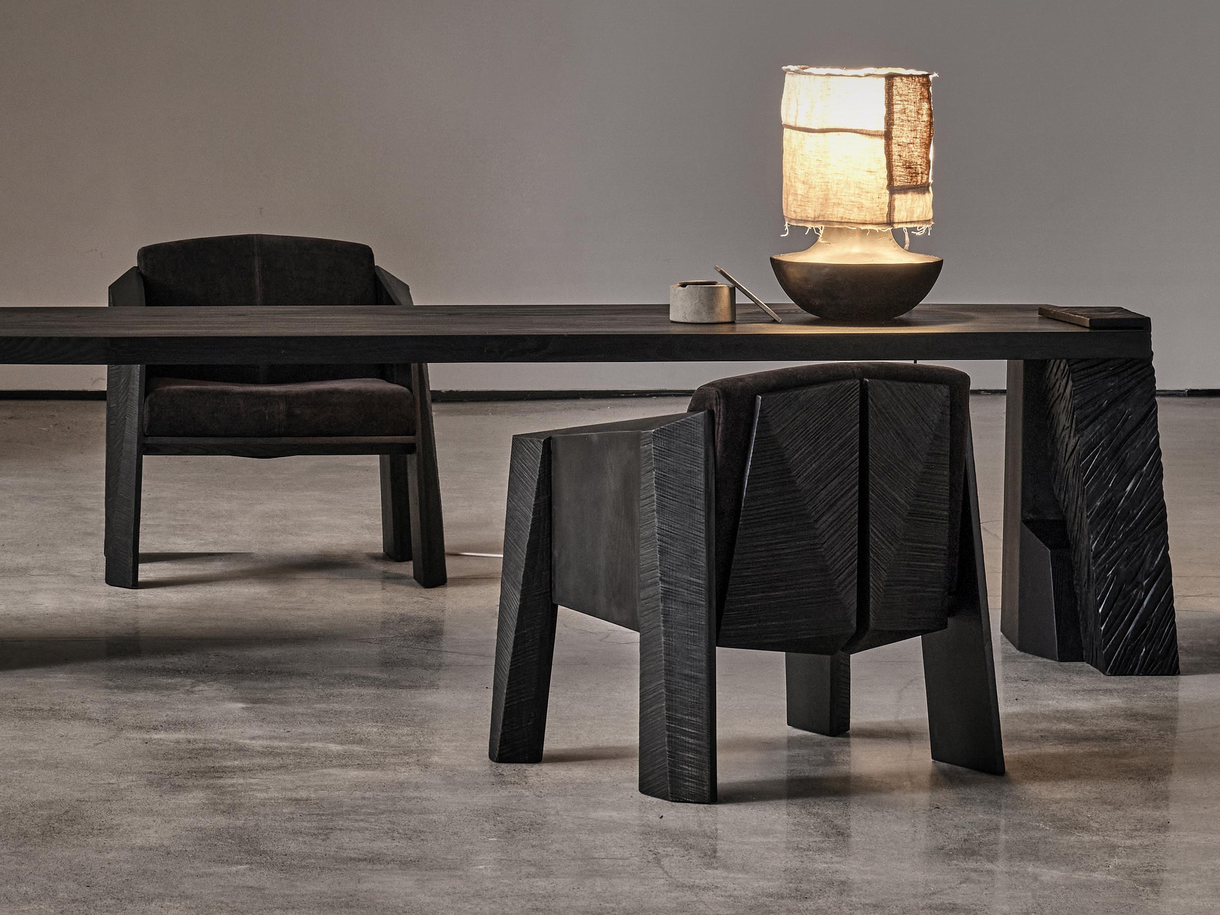 Poltrona Stone Shadow di DAaZ
Dimensioni: P 65 x L 78,3 x H 70 cm.
Materiali: Legno di Wood, Fabrice.


DAaZ Furniture onora lo spirito di avventura. Accettiamo l'evasione dall'ordinario e ci rallegriamo della magia che si trova nell'inaspettato. La