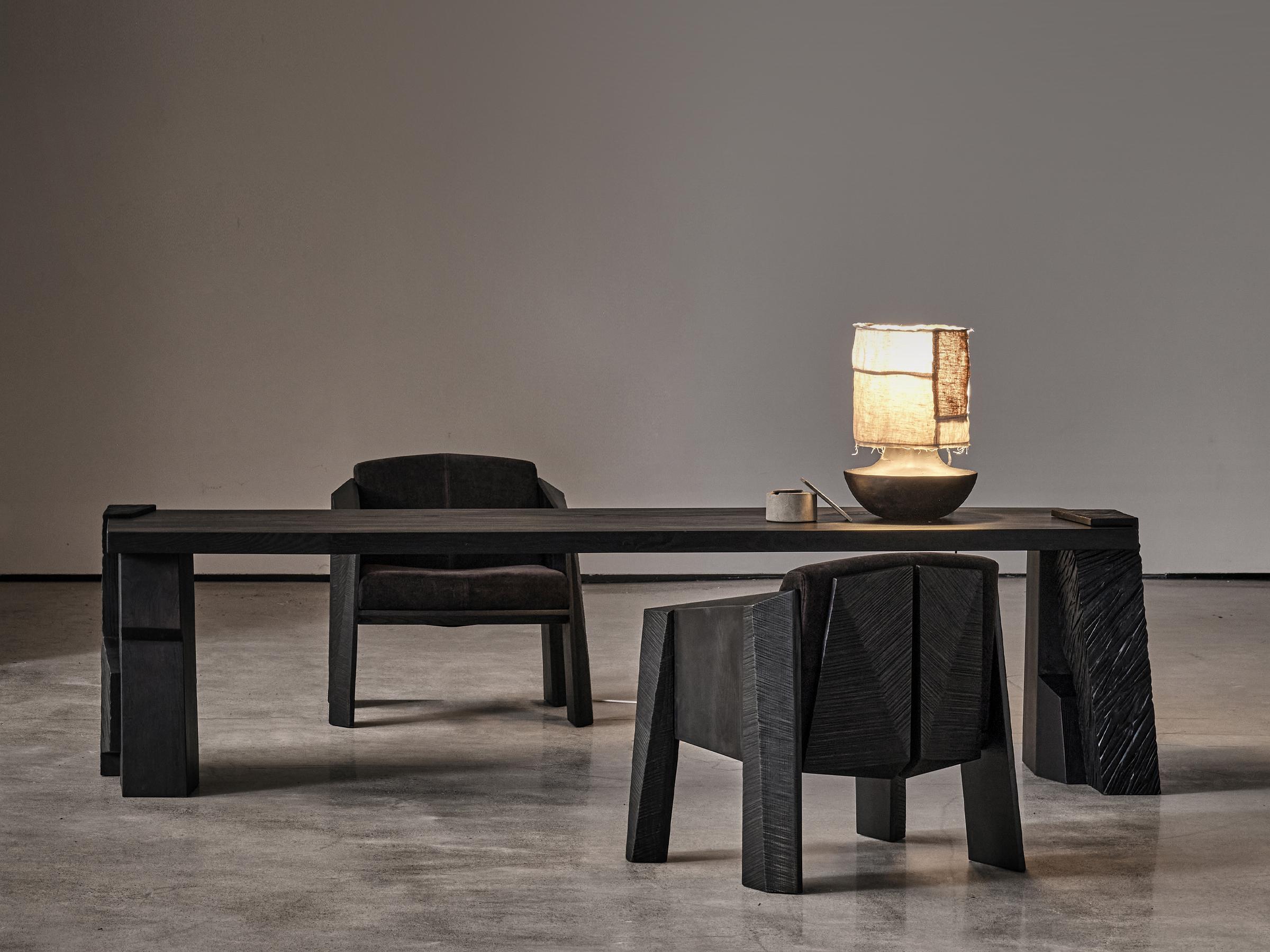Scrivania Stone Shadow di DAaZ
Dimensioni: P 75 x L 257,5 x H 67,5 cm.
Materiali: Wood Wood.


DAaZ Furniture onora lo spirito di avventura. Accettiamo l'evasione dall'ordinario e ci rallegriamo della magia che si trova nell'inaspettato. La nostra