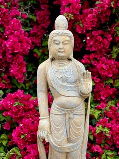 Buddha in piedi in pietra Guan Yin Stile Tang della Via della Seta