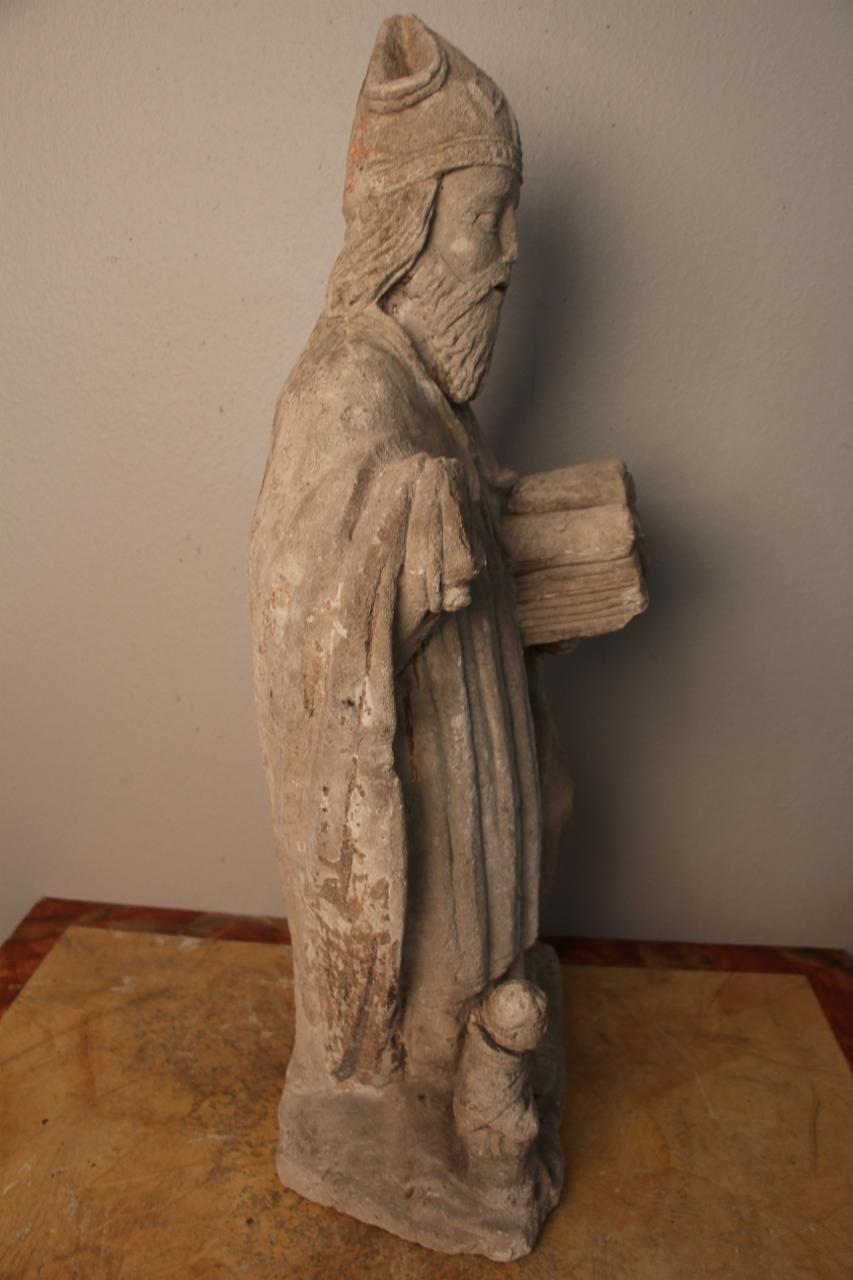 Stone Statue Representing A Bishop or A Saint XVII In Good Condition For Sale In charmes, FR