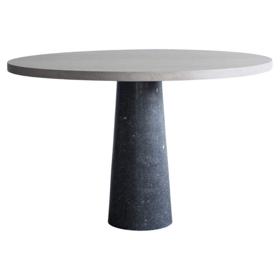 Table en pierre avec pierre calcaire bleue de Van Rossum en vente