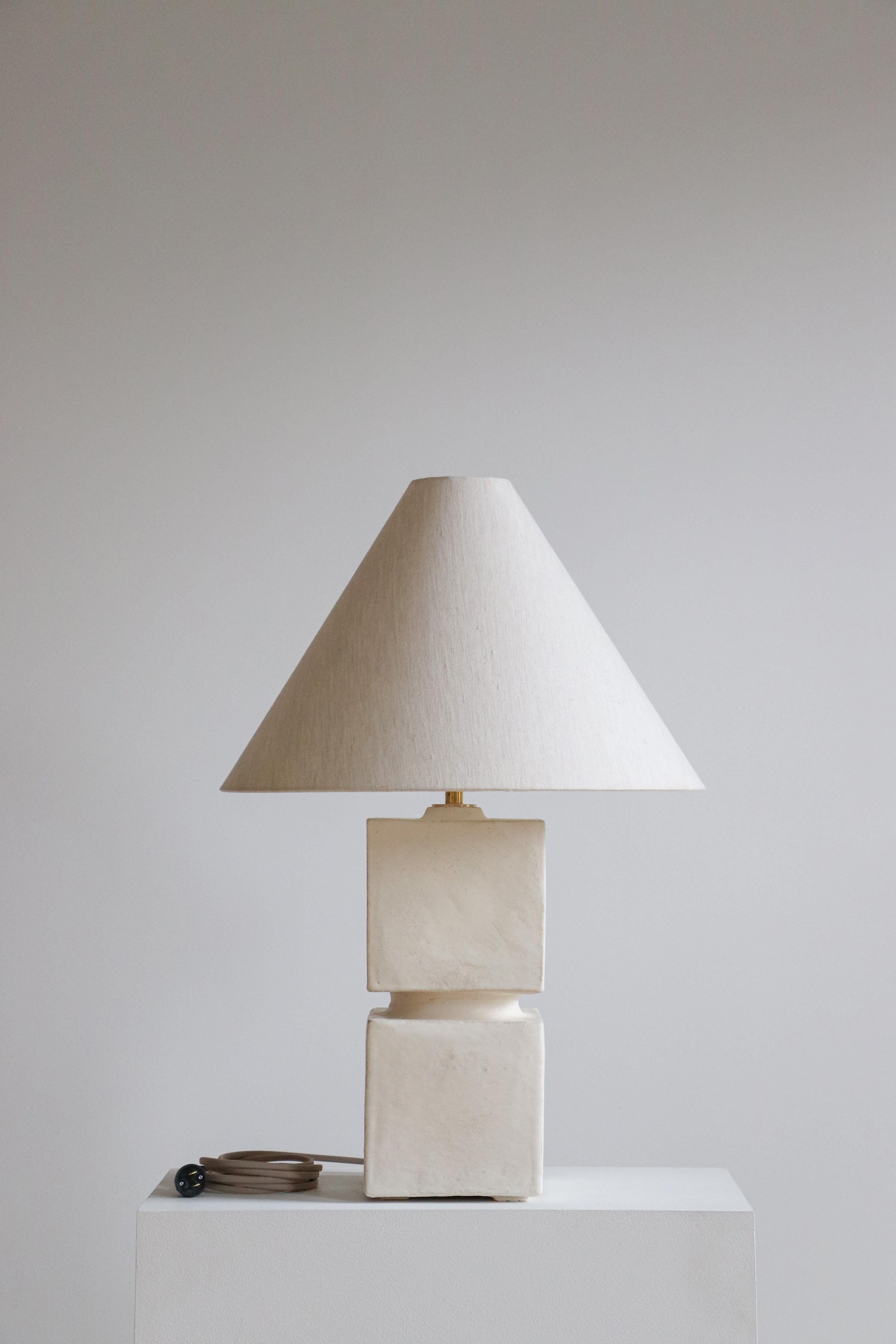 Stone Talis Table Lamp by Danny Kaplan Studio
Dimensions: ⌀ 51 x H 76 cm
Materials: Glazed Ceramic, Unfinished Brass, Wax Paper

This item is handmade, and may exhibit variability within the same piece. We do our best to maintain a consistent