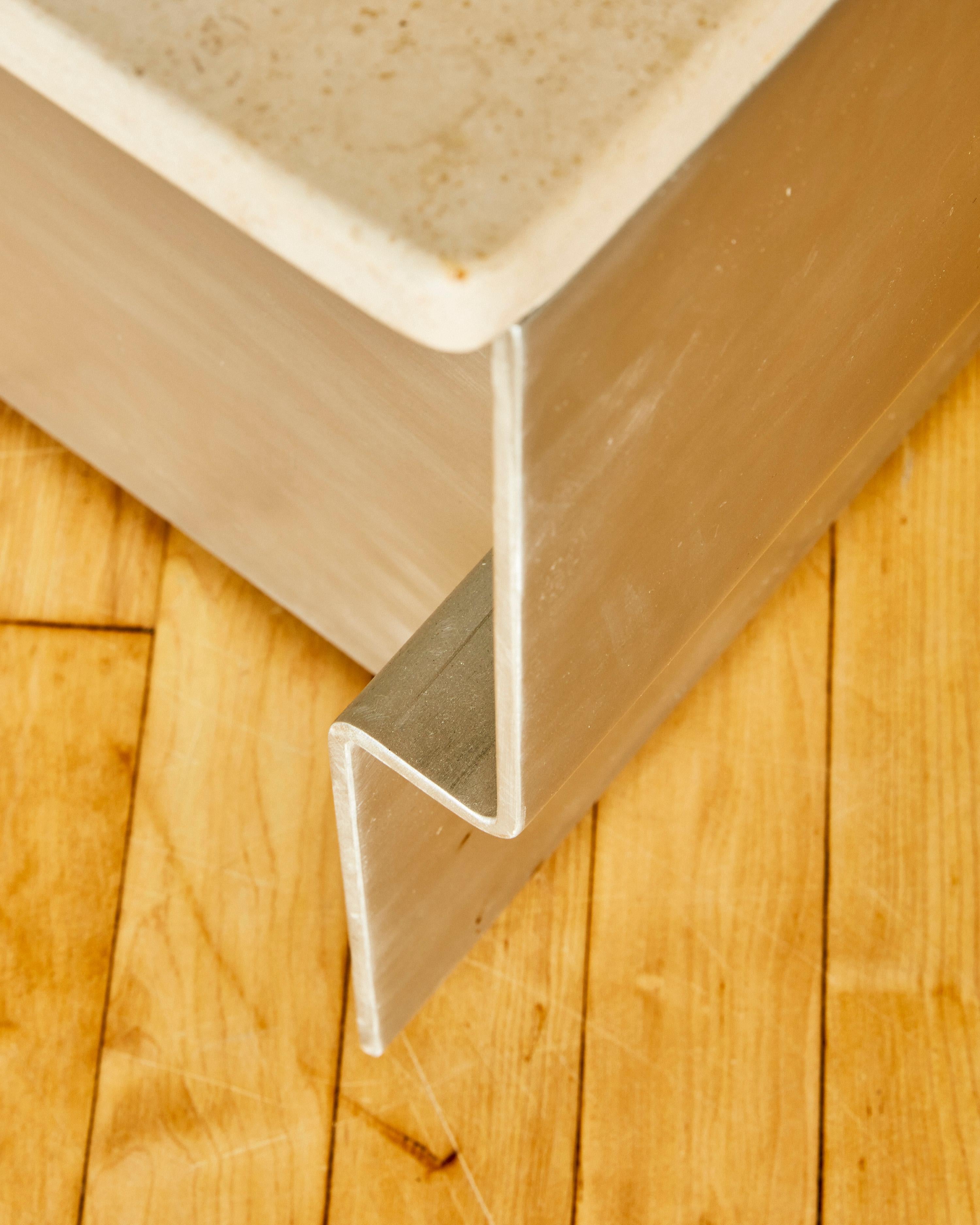 Métal Table basse à plateau en pierre par Ilan Dei Studio en vente