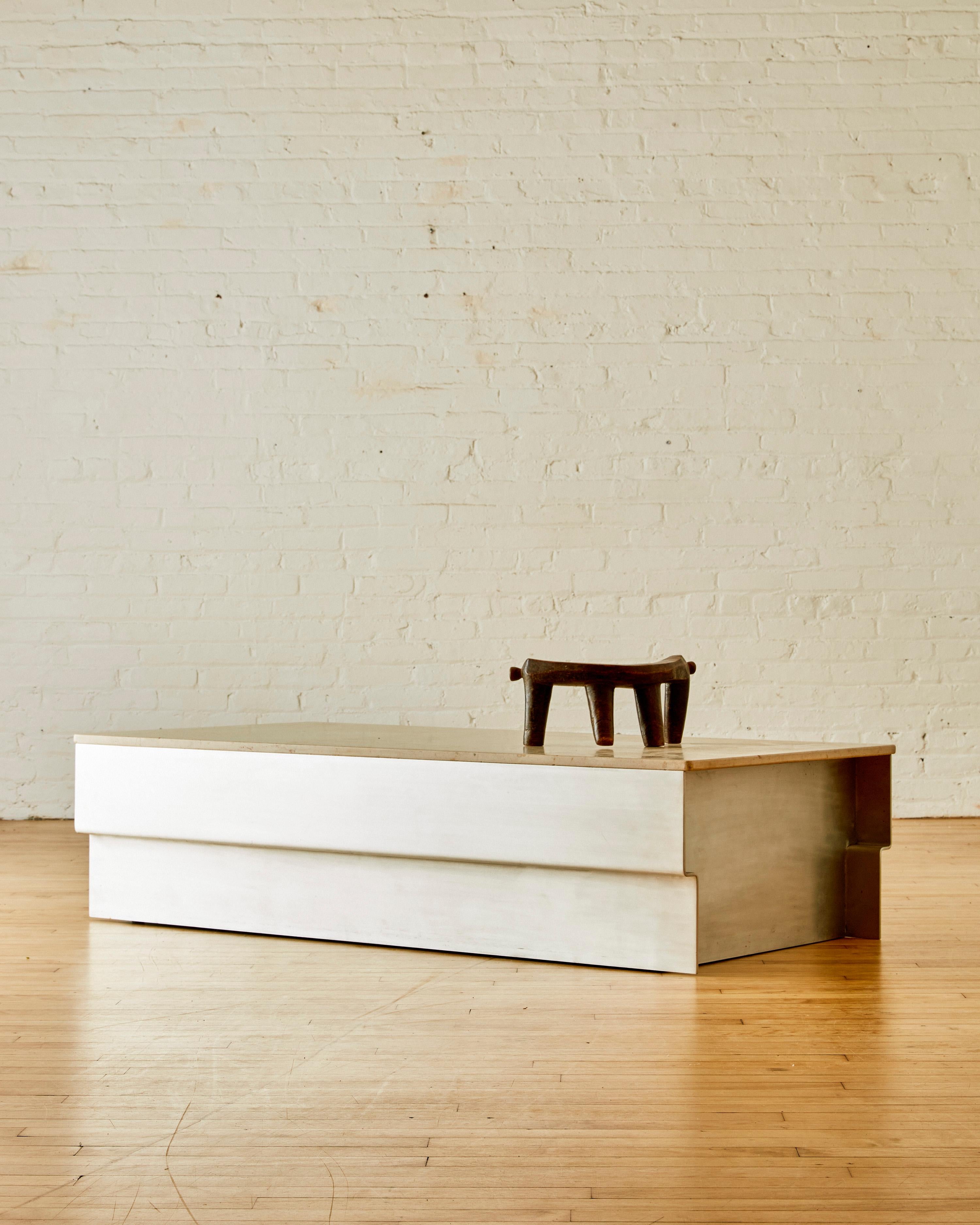 Table basse à plateau en pierre par Ilan Dei Studio en vente 1