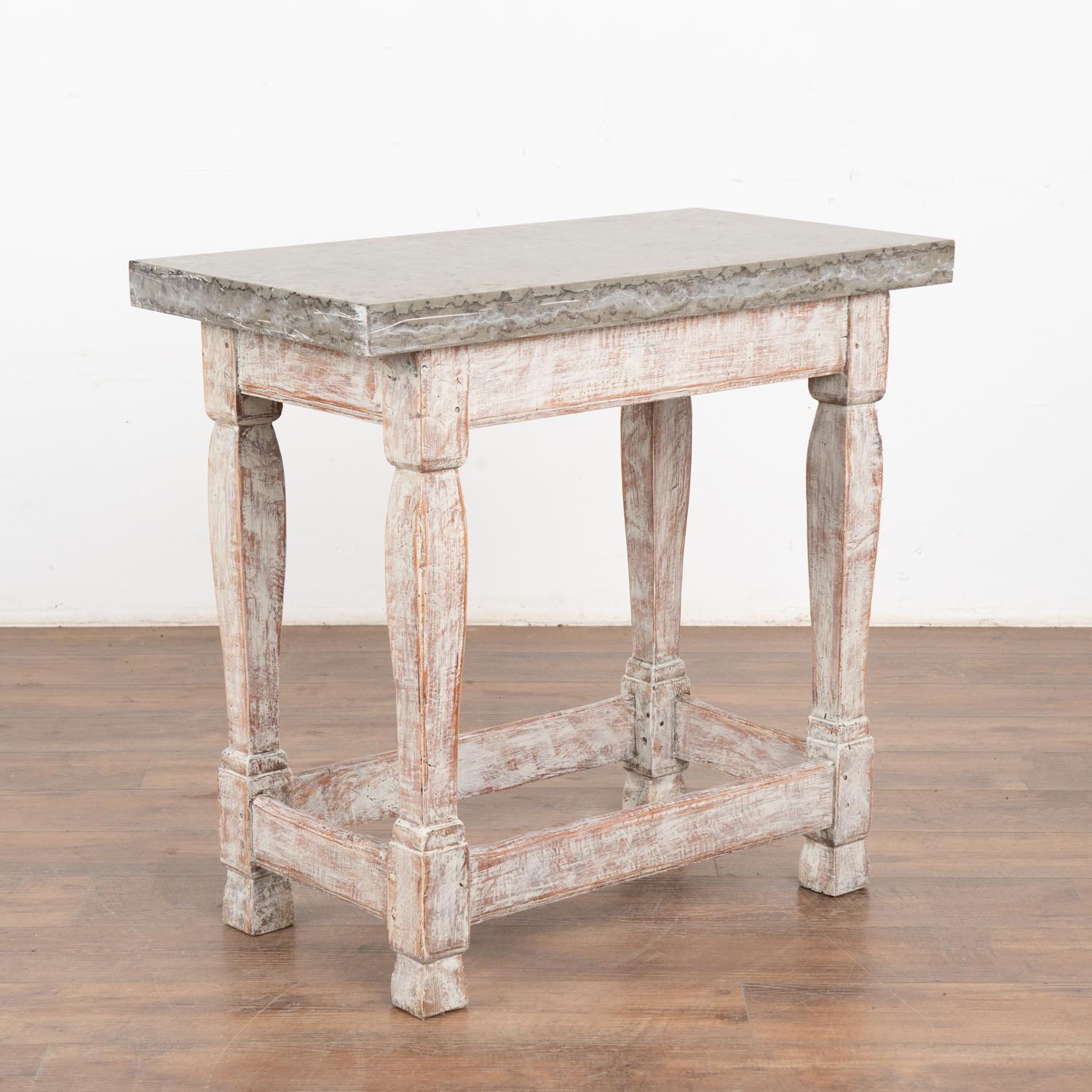Table d'appoint à plateau en pierre Petite table console, Suède vers 1800-40 en vente 4