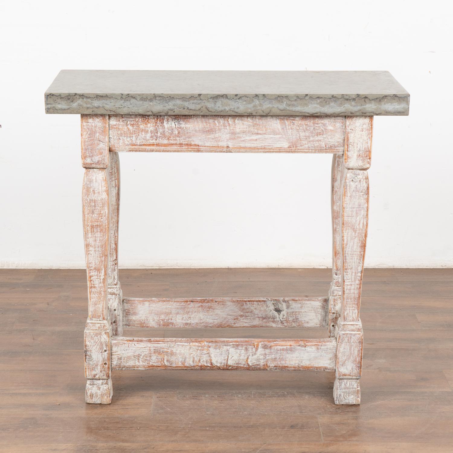 Baroque Table d'appoint à plateau en pierre Petite table console, Suède vers 1800-40 en vente