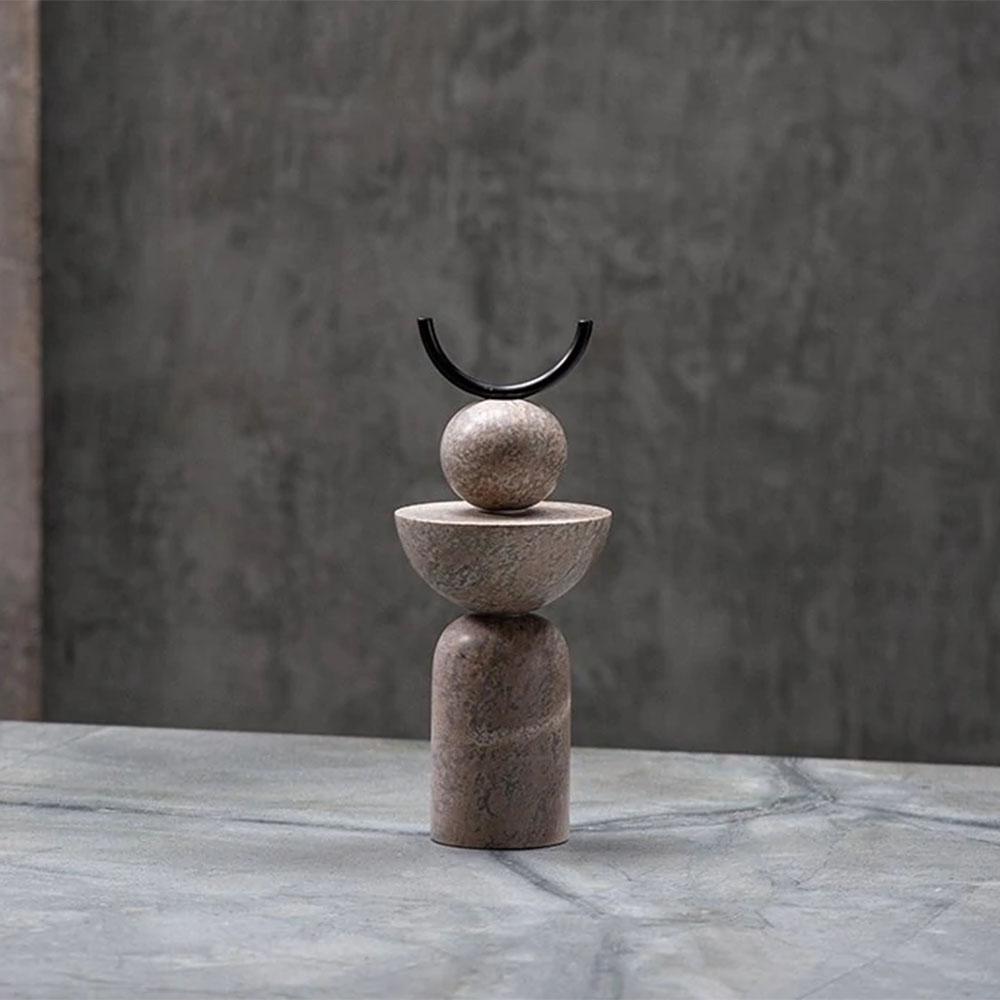 Belge Totem en pierre - Sculpture en vente