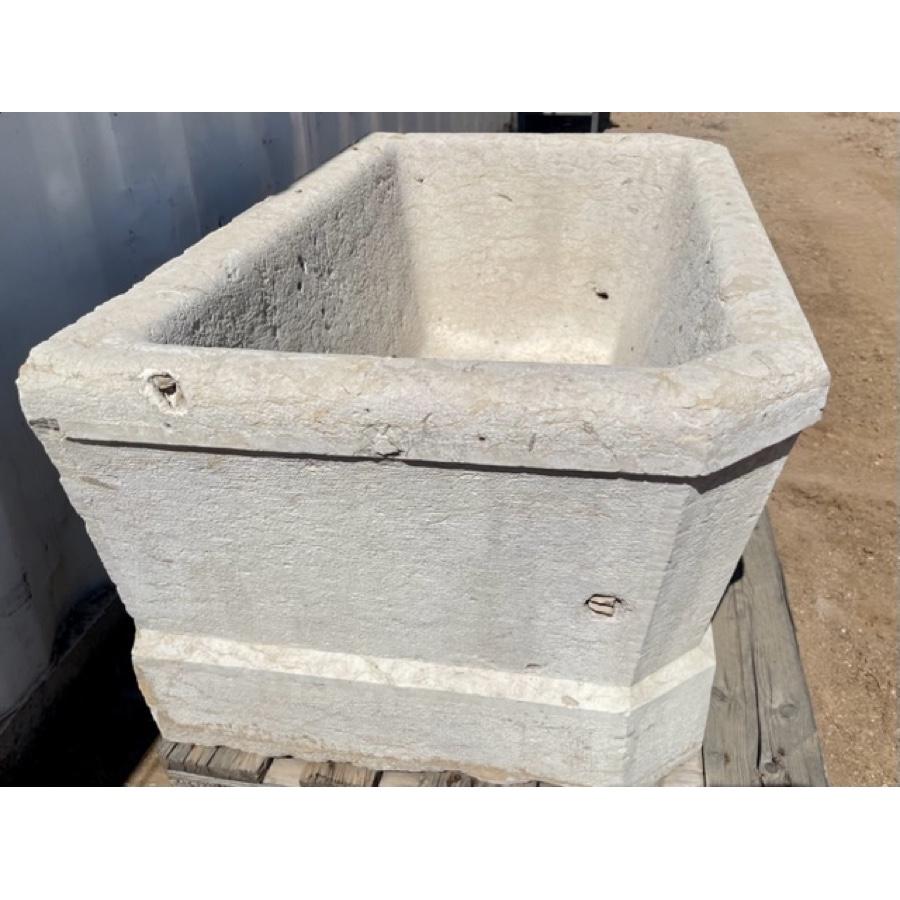 Sculpté Auge en pierre en vente