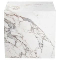 STONE VALLEY Contemporary end table – Gema – Calacatta Oro marble - Cubic