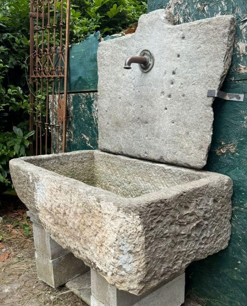 Stone wall fountain rustic, Italy In Good Condition For Sale In Cuneo, Italy (CN)