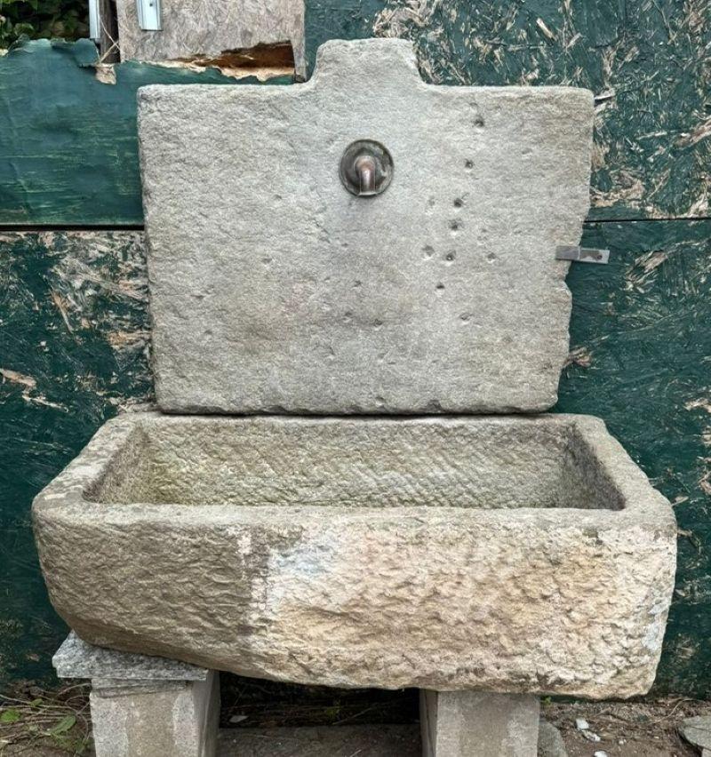 Stone wall fountain rustic, Italy For Sale 1