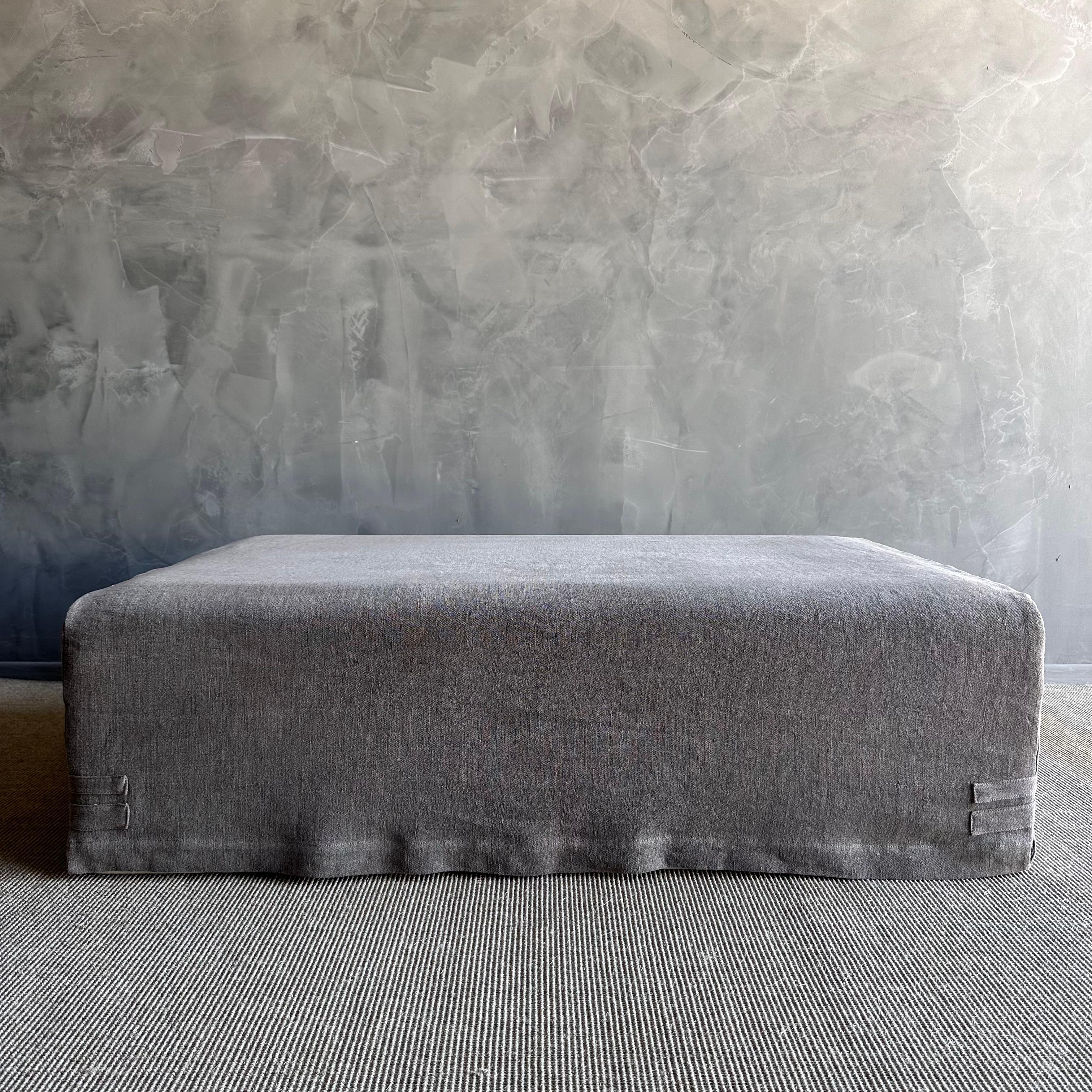 Organique A Stone Washed Linen Cocktail Ottoman Covered Slip en vente
