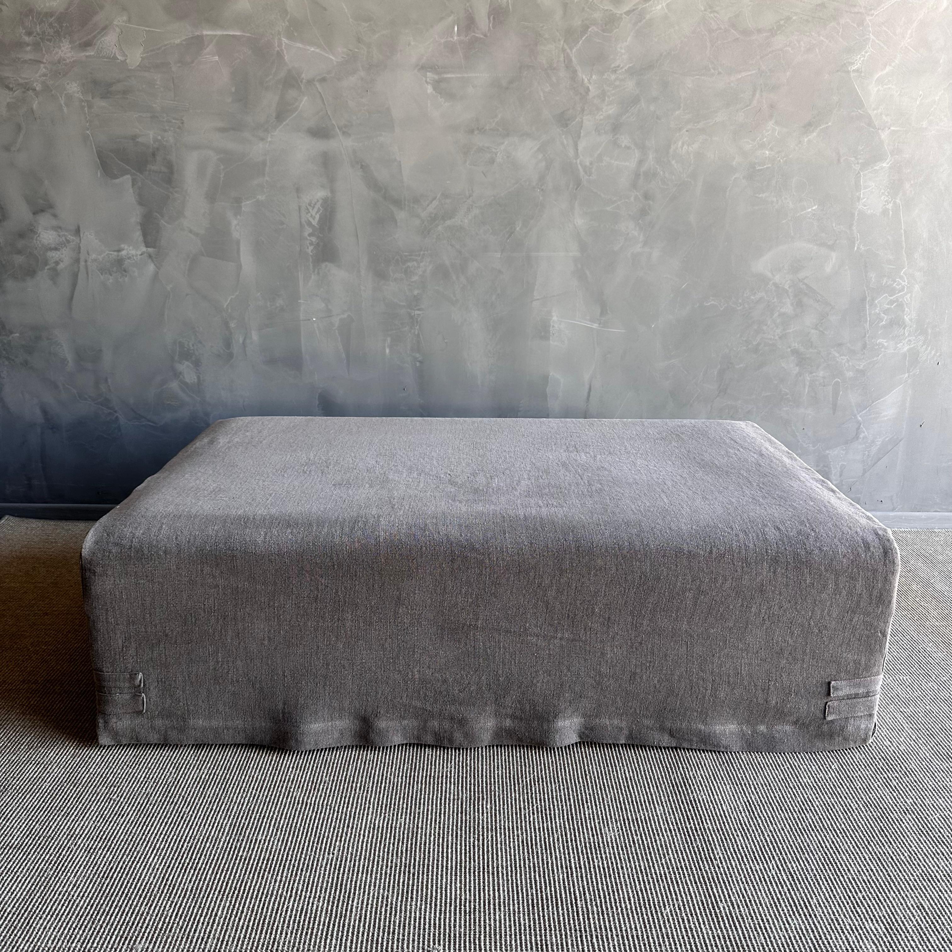 XXIe siècle et contemporain A Stone Washed Linen Cocktail Ottoman Covered Slip en vente