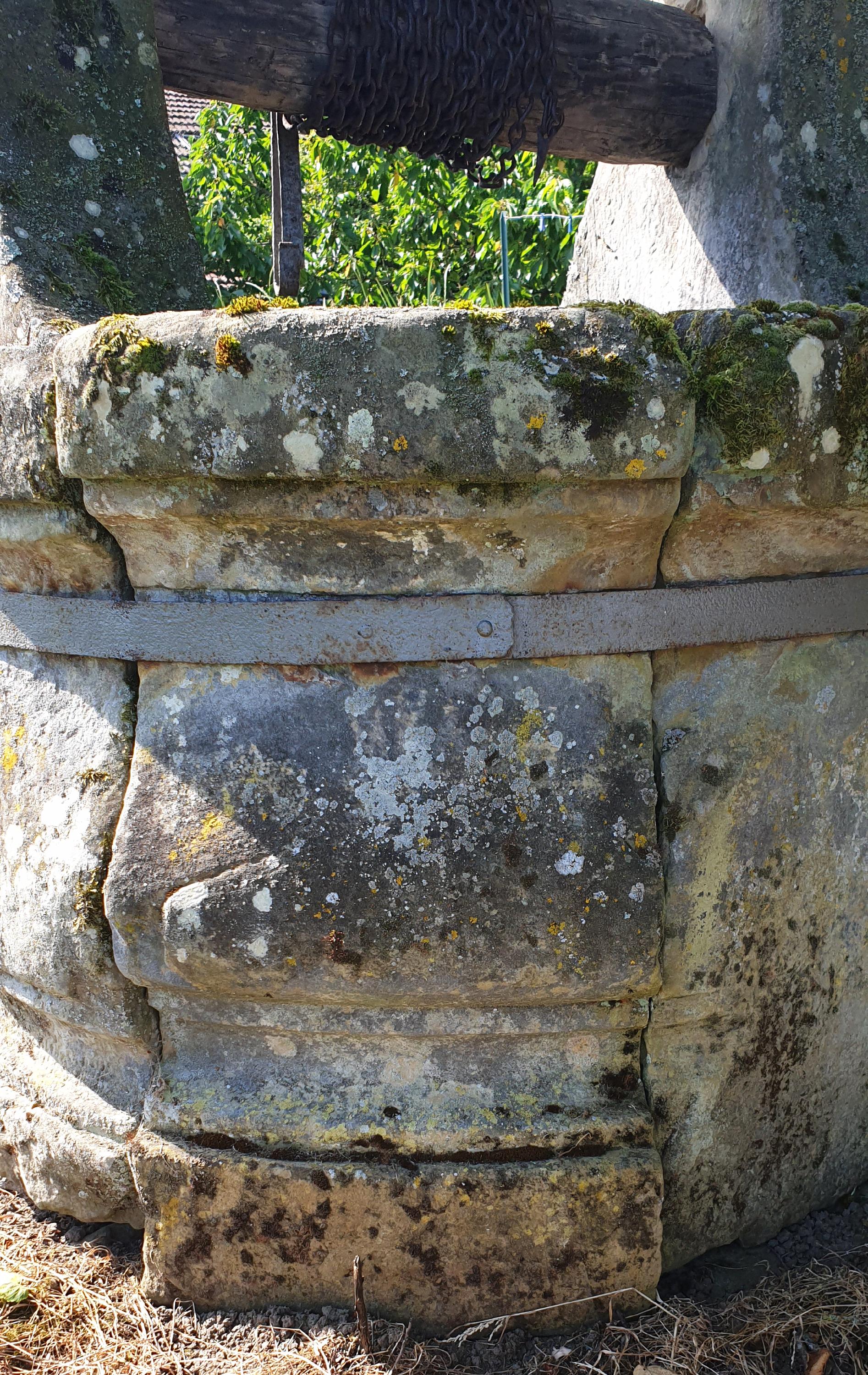 Stone Well from the Louis XIV Period For Sale 1