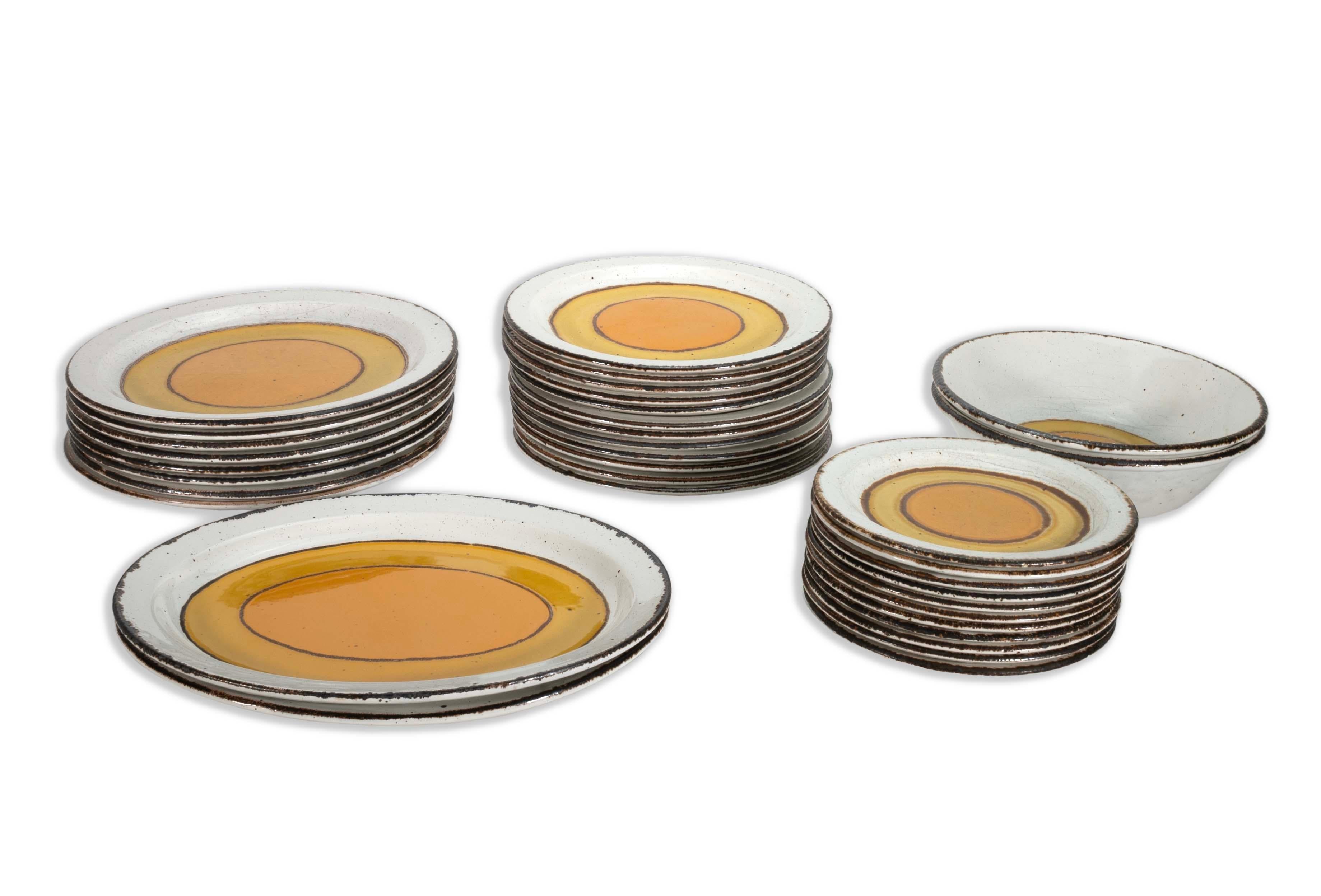 Stonehenge Mid Winter Sun Vintage Dinnerware Set of 33 Mid Century Modern In Good Condition In Keego Harbor, MI