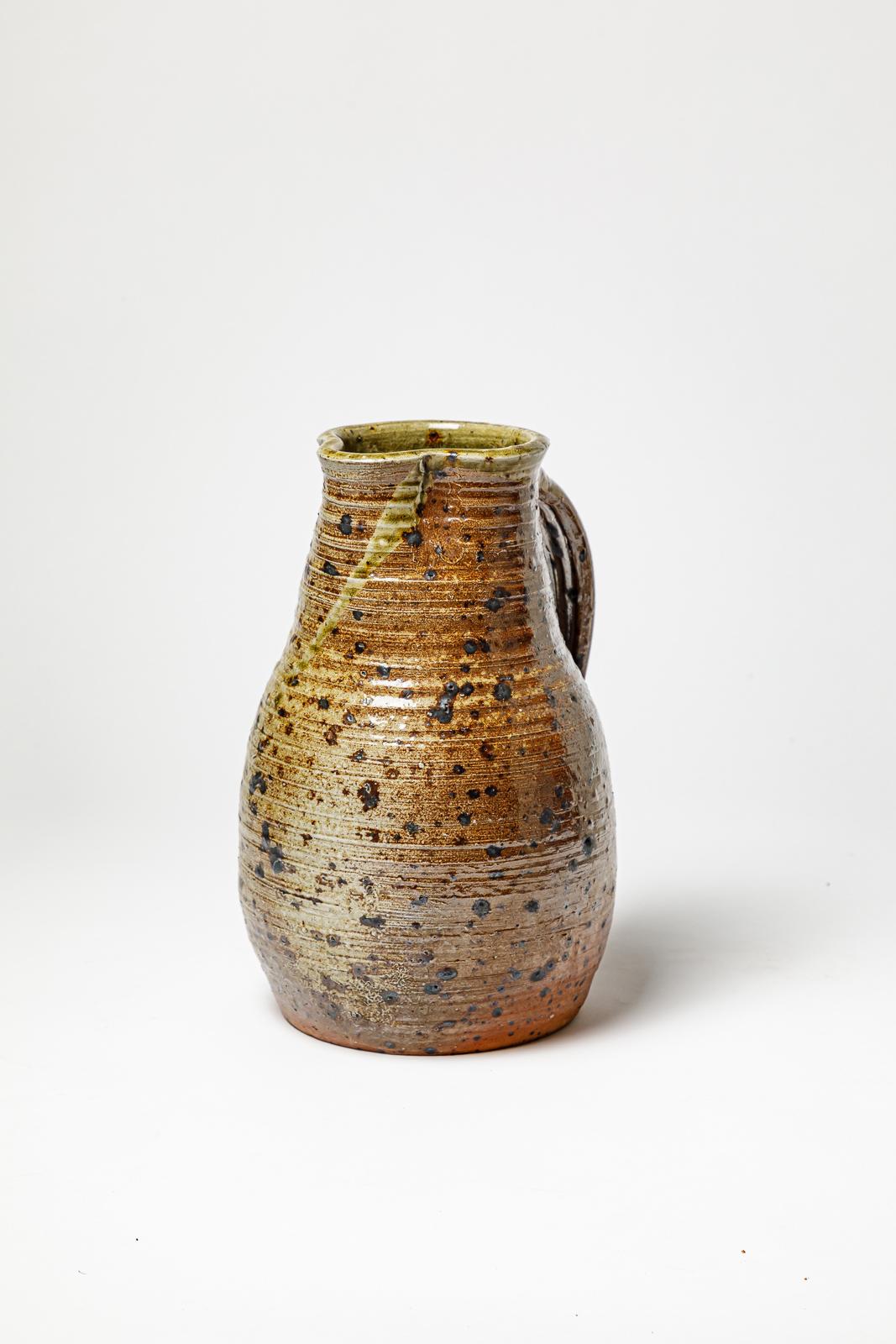 Poterie de La Borne

Pièce unique faite à la main

Réalisé vers 1970

Grand pichet en céramique en grès 

Condition originale parfaite.

signé

Hauteur 28 cm
Grand 18 cm