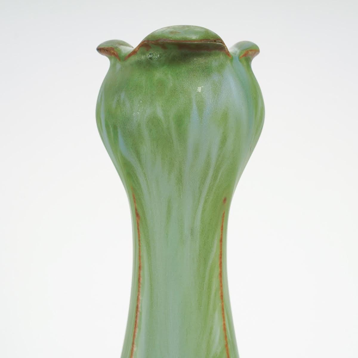 Vase Art nouveau en grès et bronze doré de Paul Louchet .

Vase en grès et bronze doré du début du 20e siècle par Paul Louchet.

Dimensions : h : 36cm, p : 13.5cm