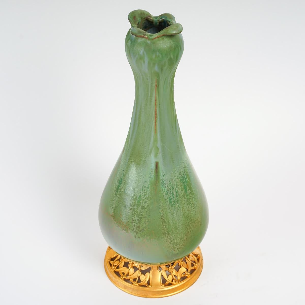 Doré Vase Art nouveau en grès et bronze doré de Paul Louchet . en vente