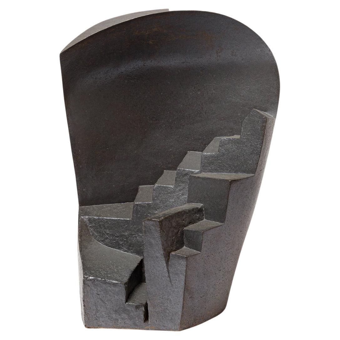 Skulptur aus Steinzeug und Oxyden mit dem Titel "Escaliers dérobés" von Pierre Martinon