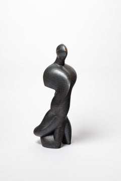 Scultura in gres e ossidi intitolata "Matador" di Pierre Martinon, 2023.