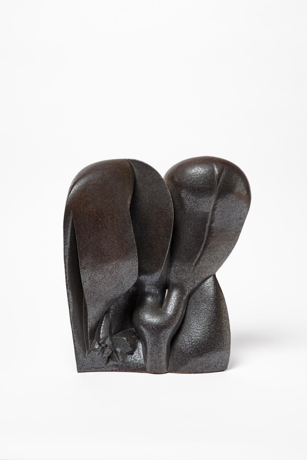 Scultura in gres e ossidi intitolata 