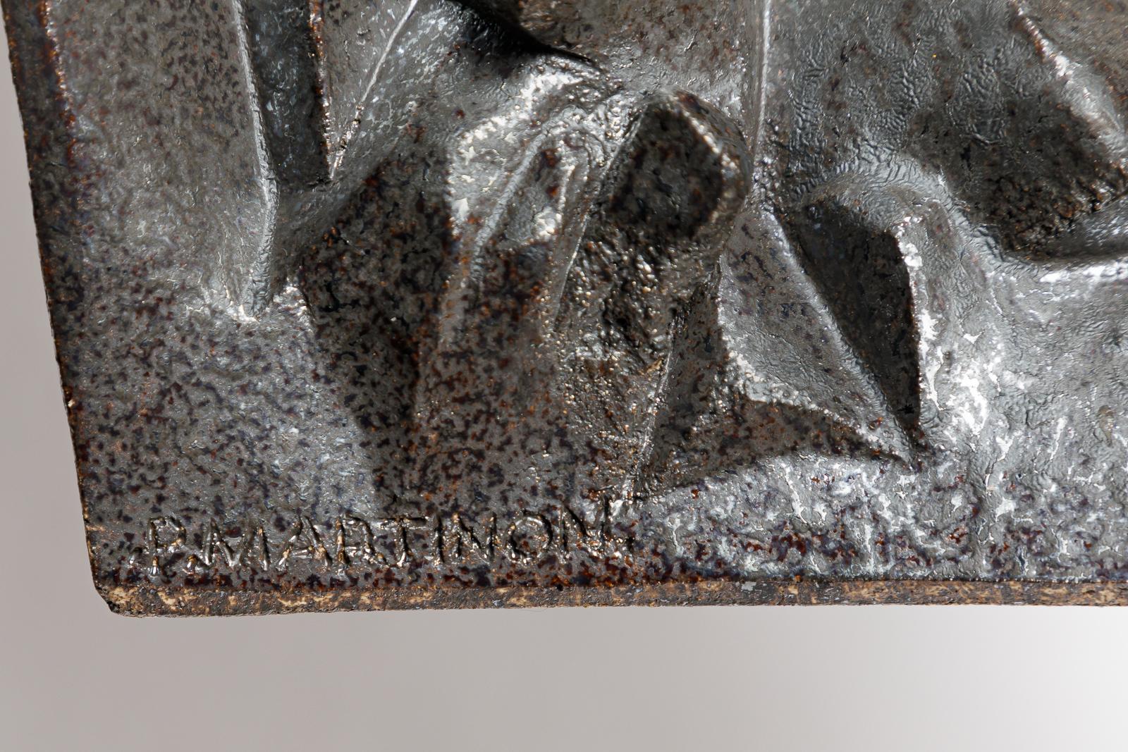 Scultura in gres e ossidi intitolata 