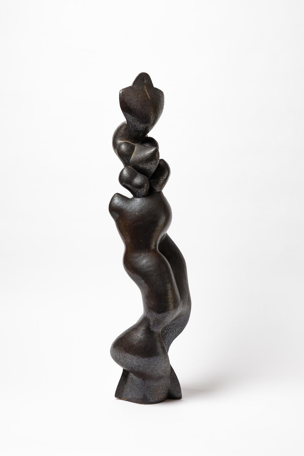 Scultura in gres e ossidi intitolata 