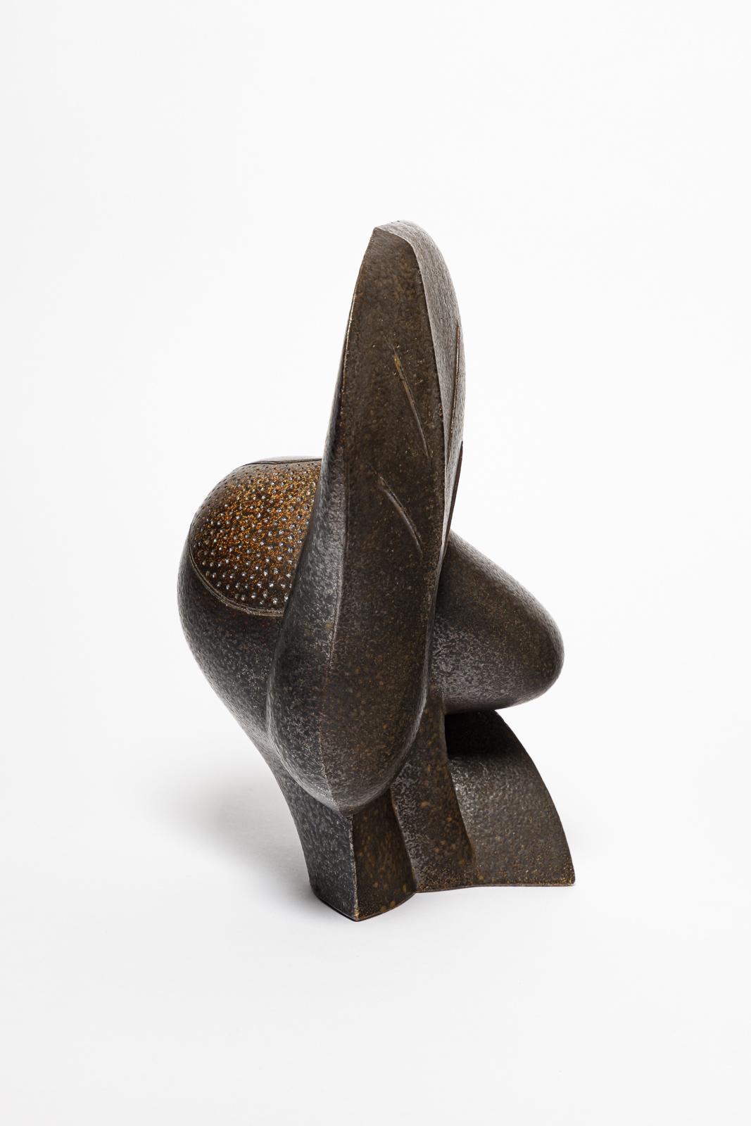 Skulptur aus Steingut und Oxiden 