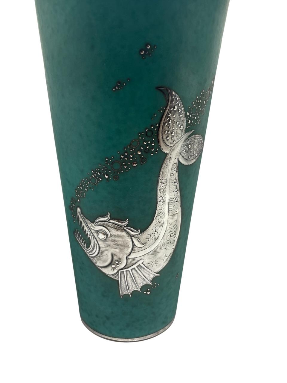 Wilhelm Kåge für Gustavsberg Argenta-Vase mit silbernem Meerestier-Motiv, Schweden (Schwedisch) im Angebot
