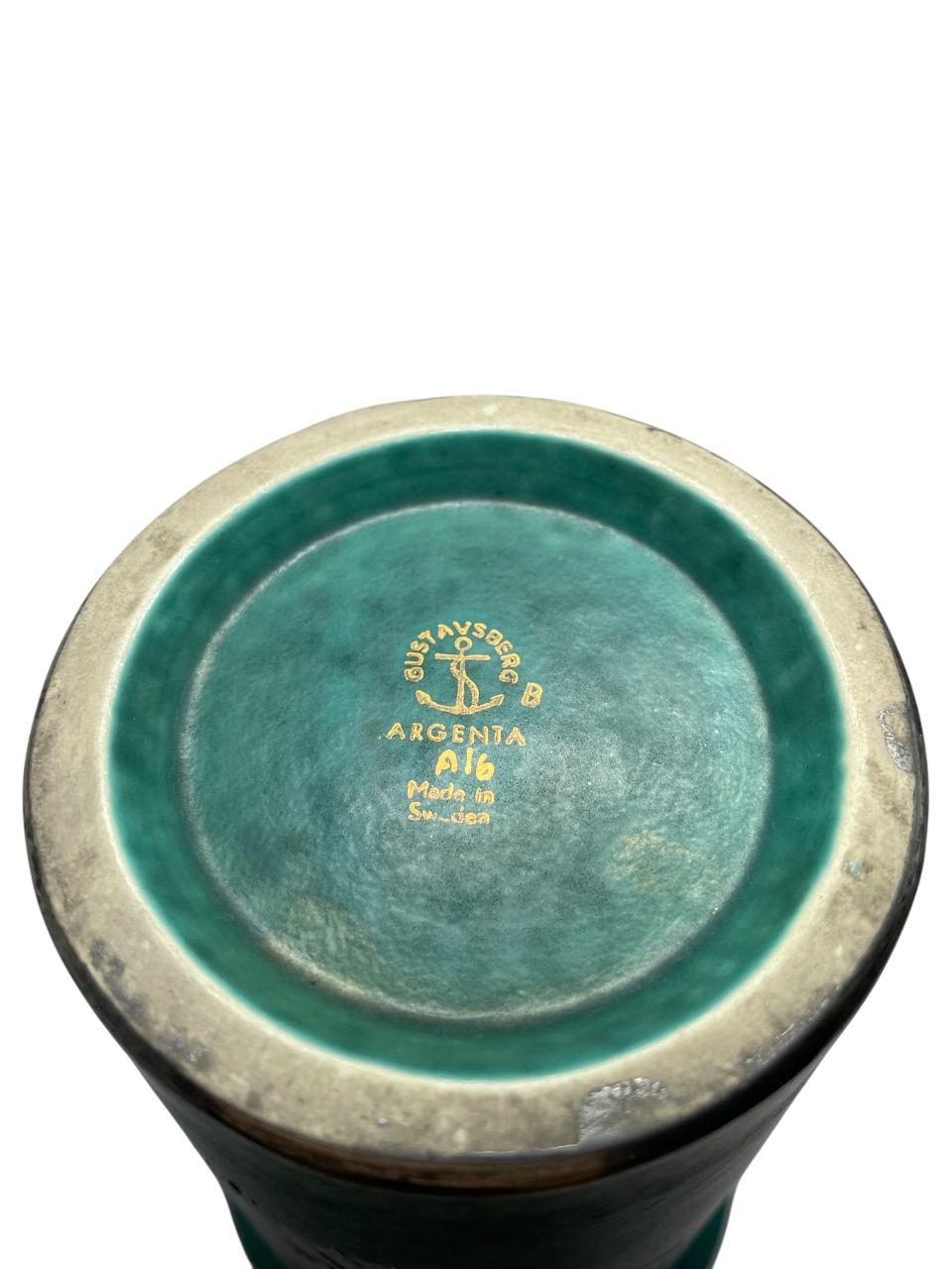 Wilhelm Kåge für Gustavsberg Argenta-Vase mit silbernem Meerestier-Motiv, Schweden (Steingut) im Angebot