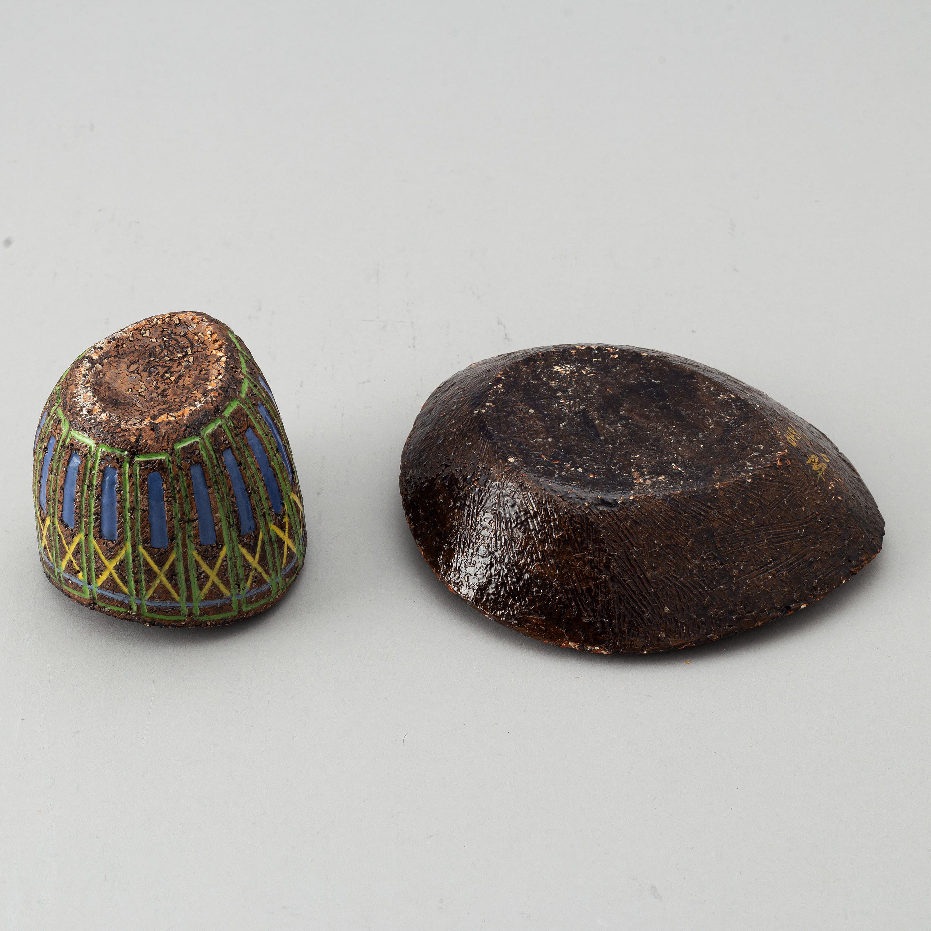 Stoneware beaker and a dish by Berit Ternell for Bo Fajans Sweden 1953-58 
Model 047/1 and 048/1. Almond shaped. Relief decor. Glazed in yelow blue and green against brown. Signed Bo 048/1 and impressed bo 04//1. Length or the dish 21 cm, height or