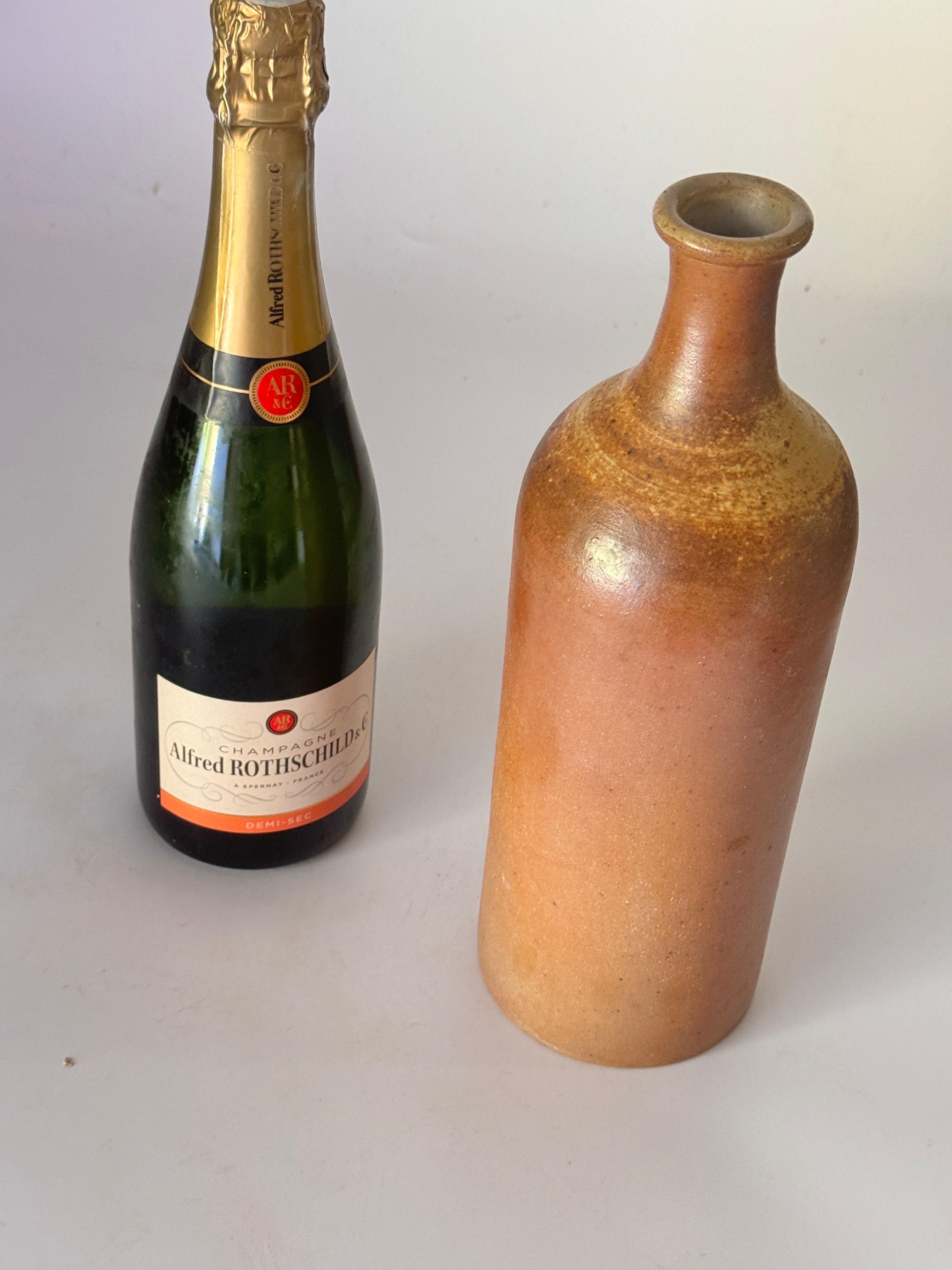 Bottiglia o vaso in gres Colore marrone Francia XX secolo
Grès la borne