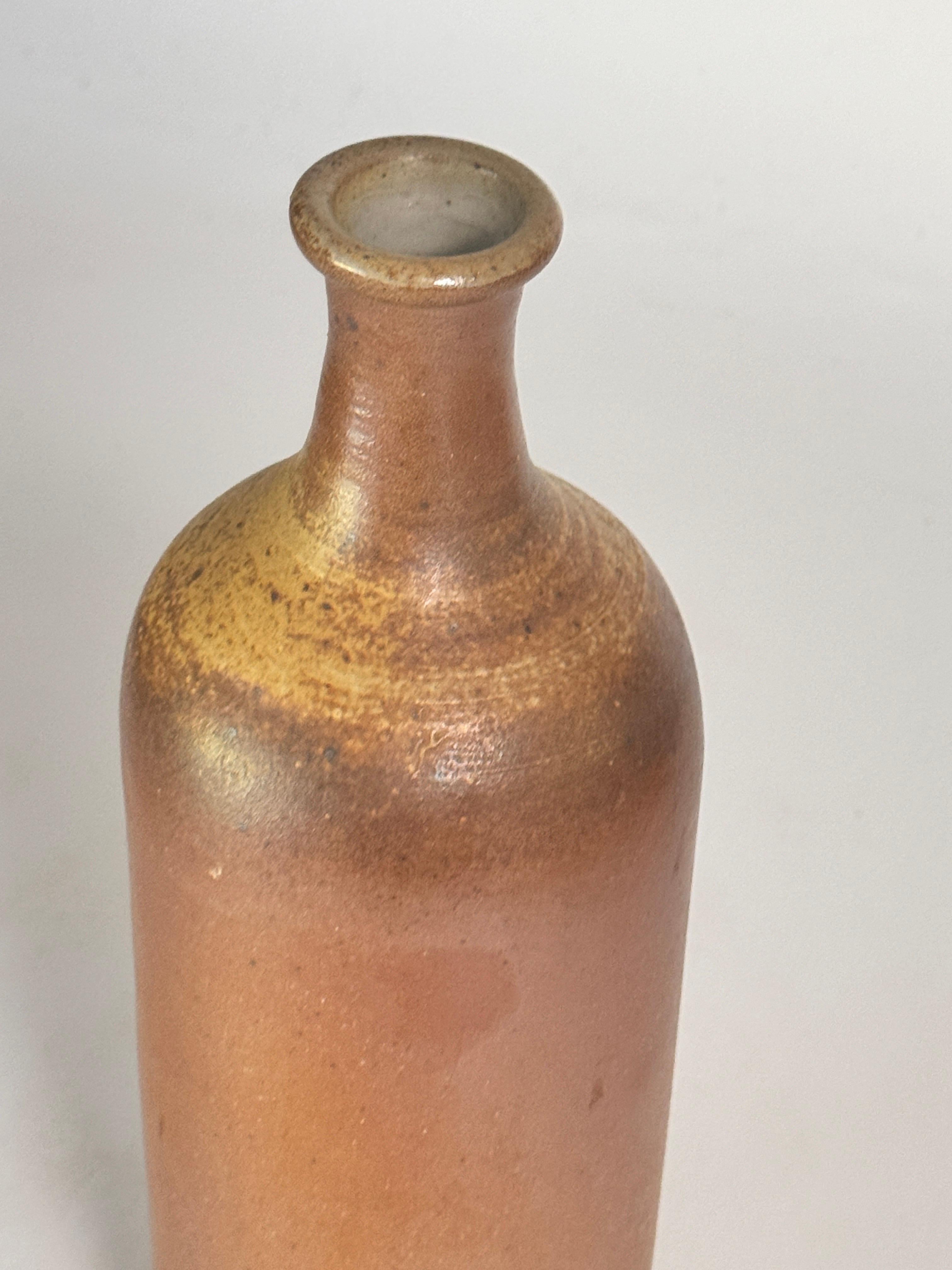 Metà XX secolo Bottiglia o vaso in gres Colore marrone Francia XX secolo in vendita