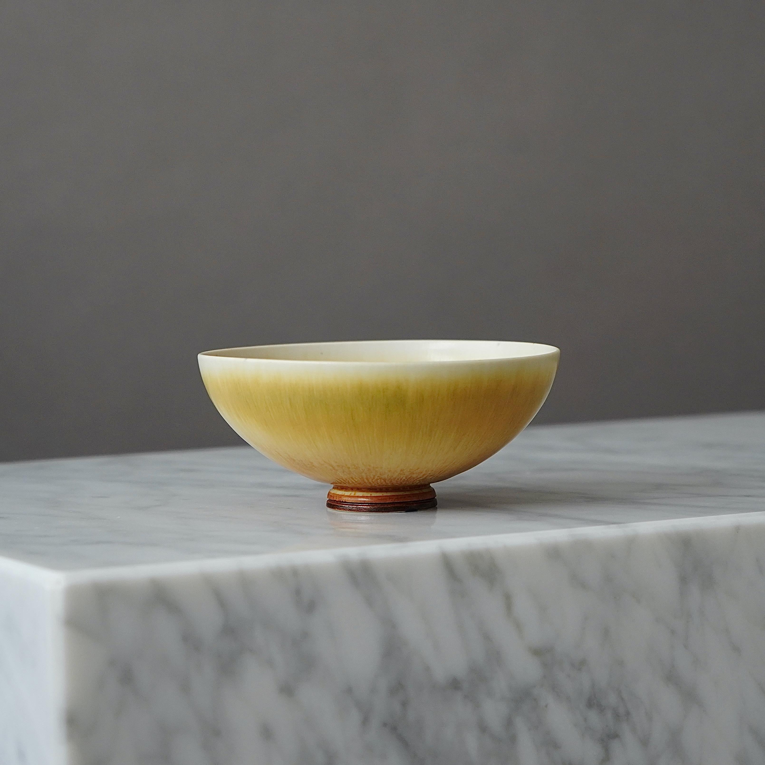 Steingutschale aus Steingut von Berndt Friberg für Gustavsberg Studio, Schweden, 1960 (Skandinavische Moderne) im Angebot