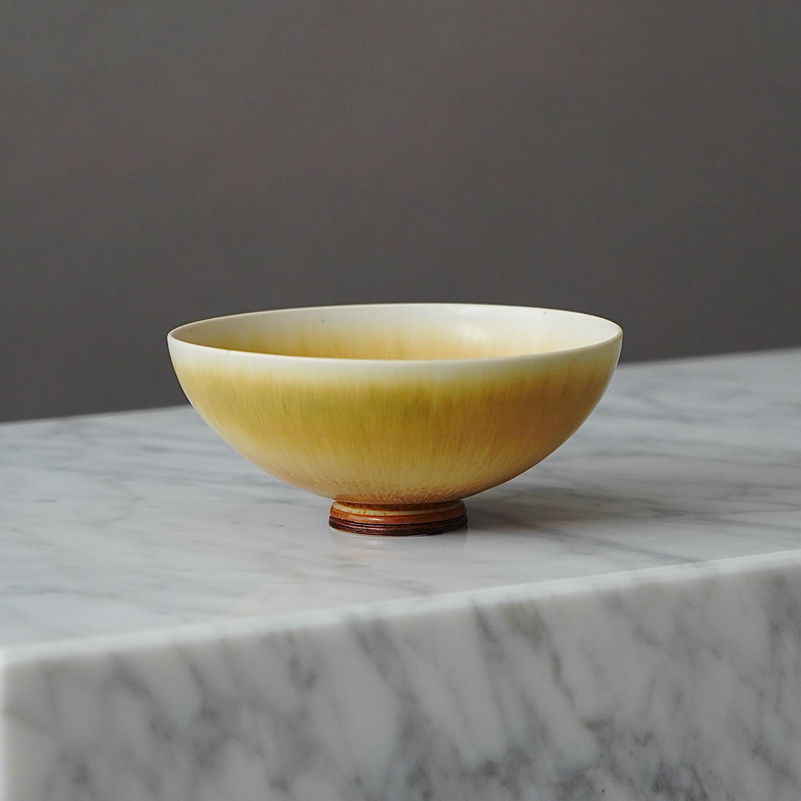 Steingutschale aus Steingut von Berndt Friberg für Gustavsberg Studio, Schweden, 1960 (20. Jahrhundert) im Angebot